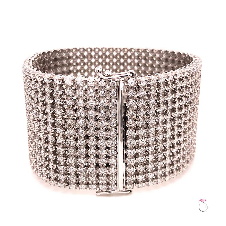 Wide 12-Row Diamond Bracelet, 20 Carat, 672 Diamonds, 18 Karat White Gold For Sale 3