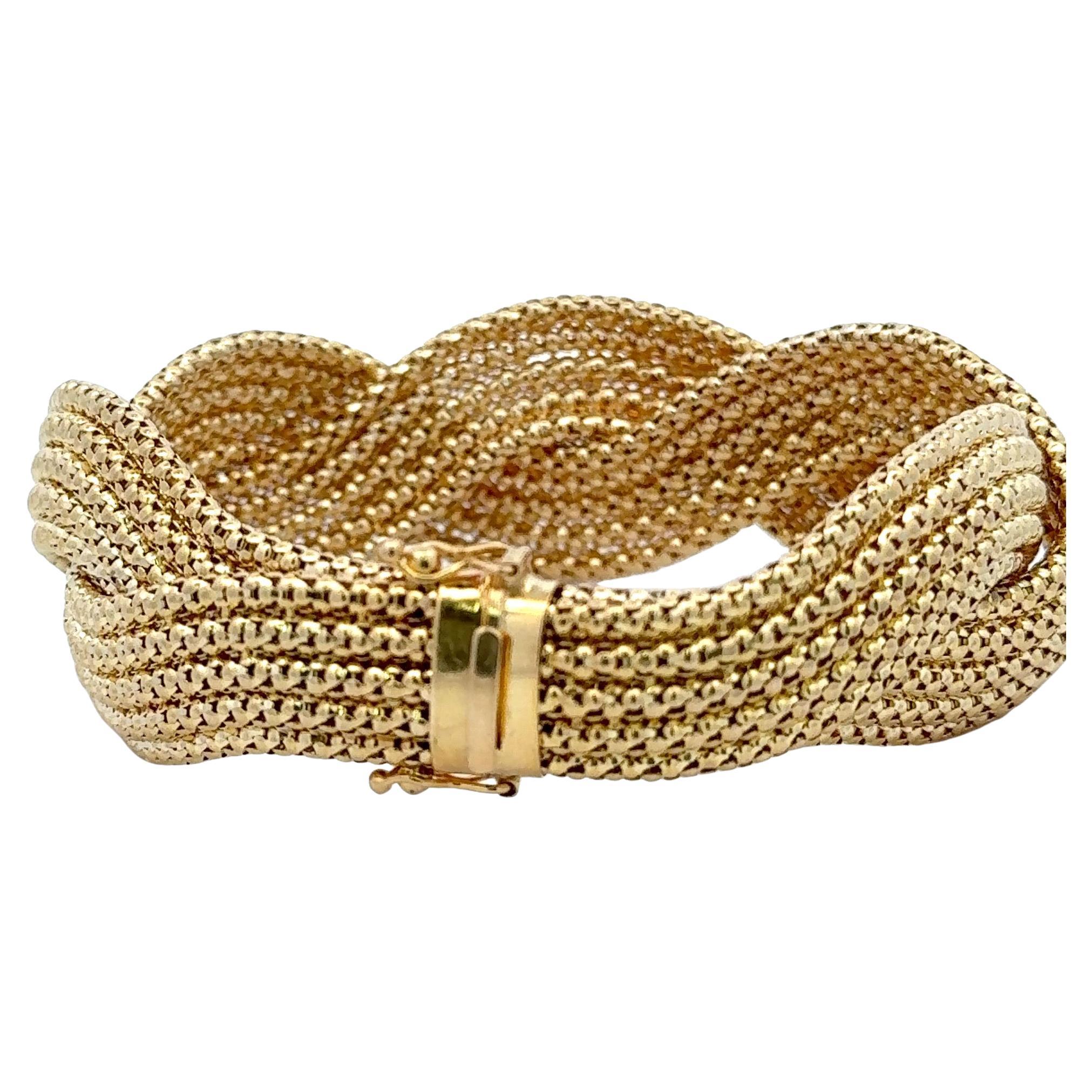 Armband aus 14 Karat Gelbgold mit geflochtenem Motiv und einem Gewicht von 38,2 Gramm.
Toll aussehendes Armband!
