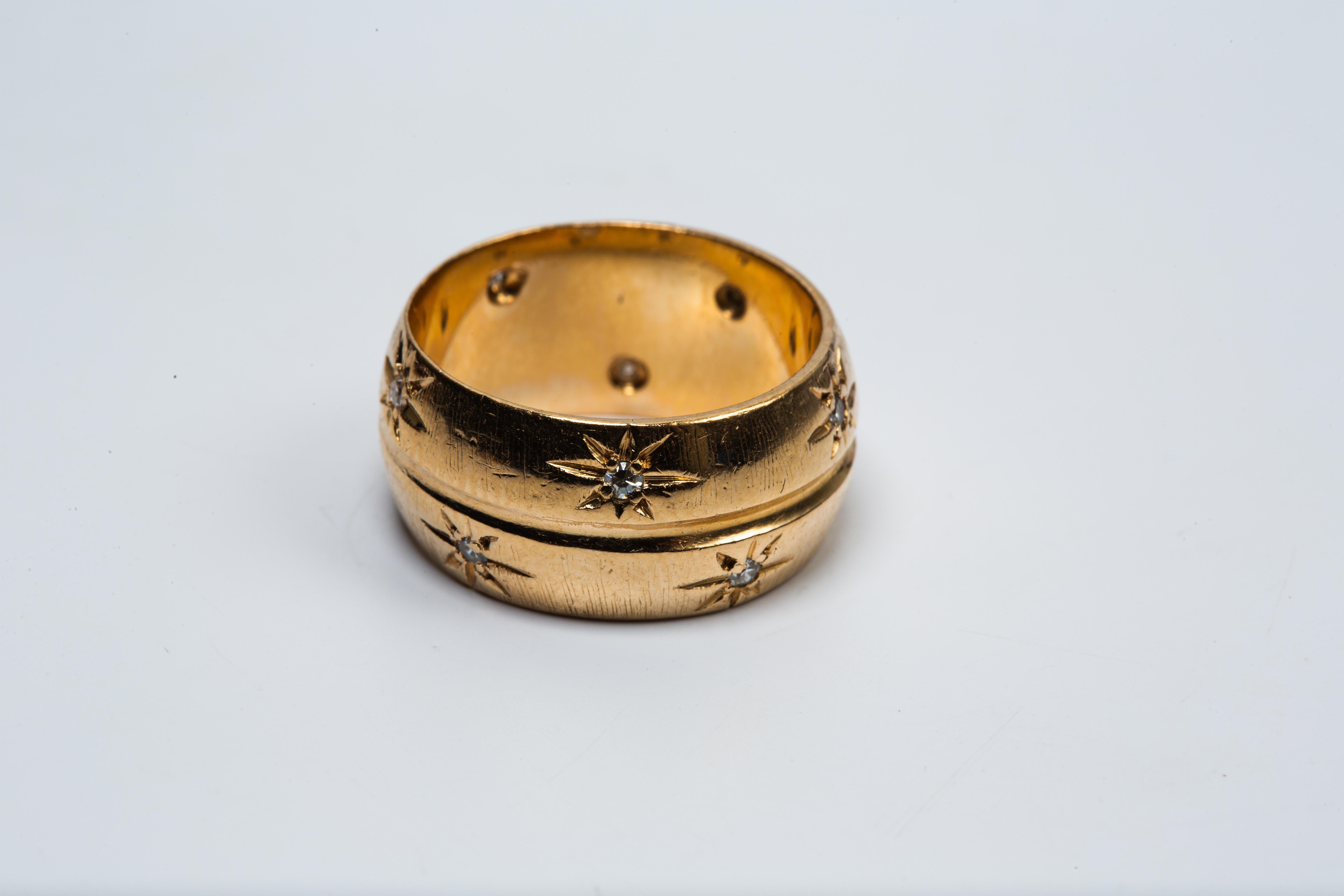 Large bague en or jaune 14k avec diamants en vente 2