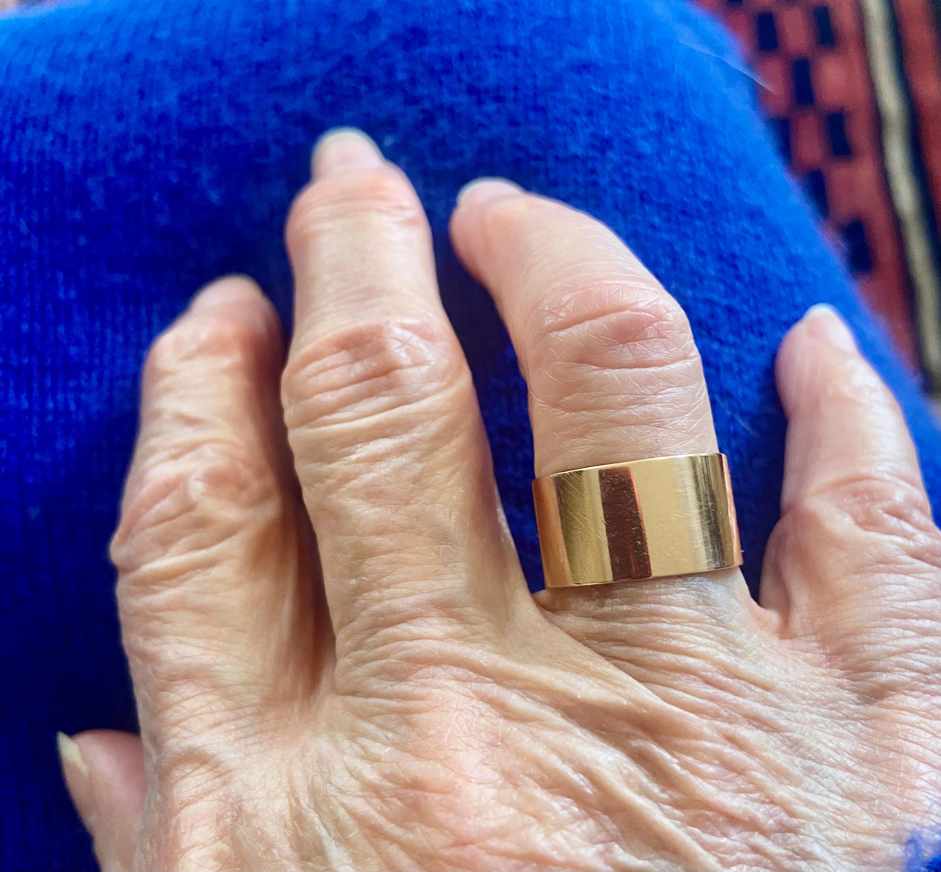 Late Victorian Wide 15 kt Gold Wide Victorian Australian Cigar Band by Johnson and Simonsen For Sale