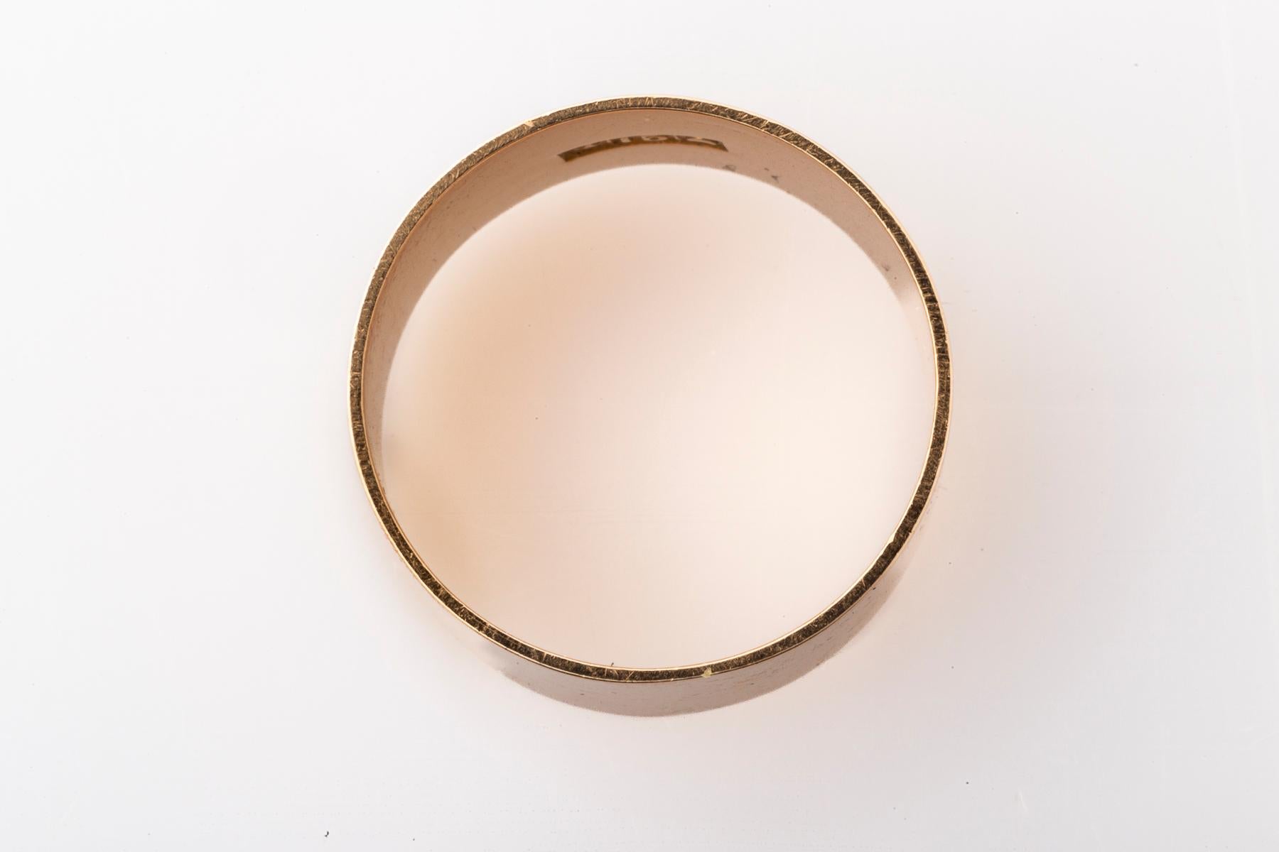 Wide 15 kt Gold Wide Victorian Australian Cigar Band by Johnson and Simonsen In Excellent Condition For Sale In Stamford, CT