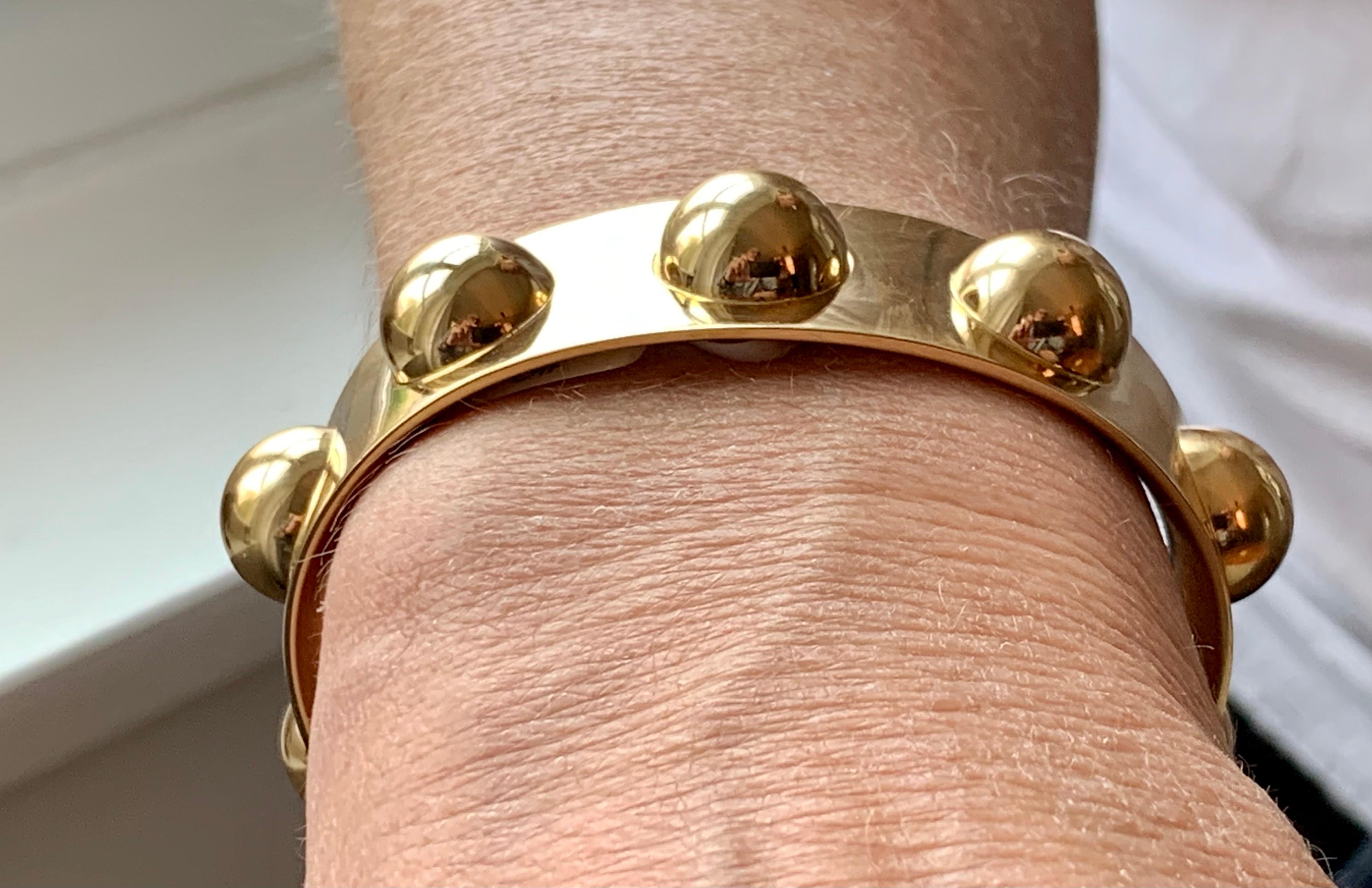 Contemporain Bracelet large manchette en or jaune 18 carats avec large boucle en vente