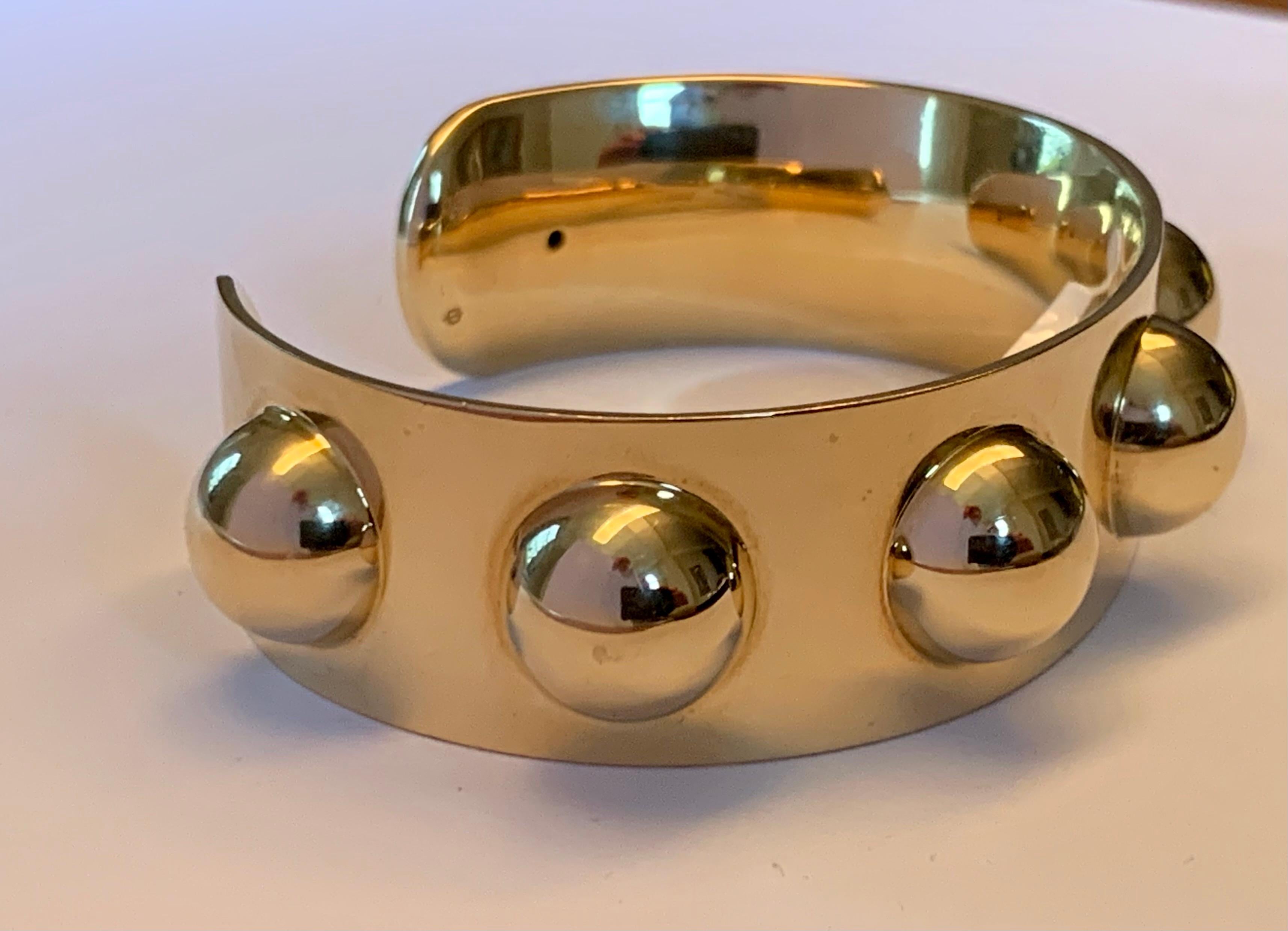 Bracelet large manchette en or jaune 18 carats avec large boucle en vente 2