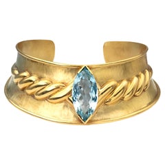 Large collier ras du cou en or 18 carats avec topaze bleue