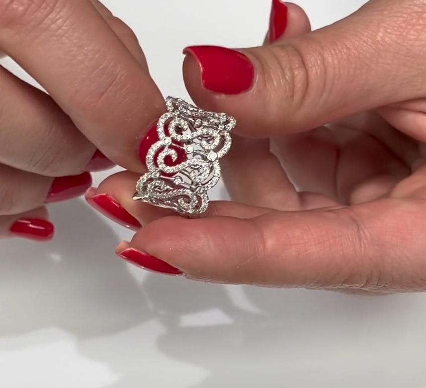 18 Karat Weißgold Vanna K breiter „S“-Diamantring im Stil von 18GR460 im Angebot 2
