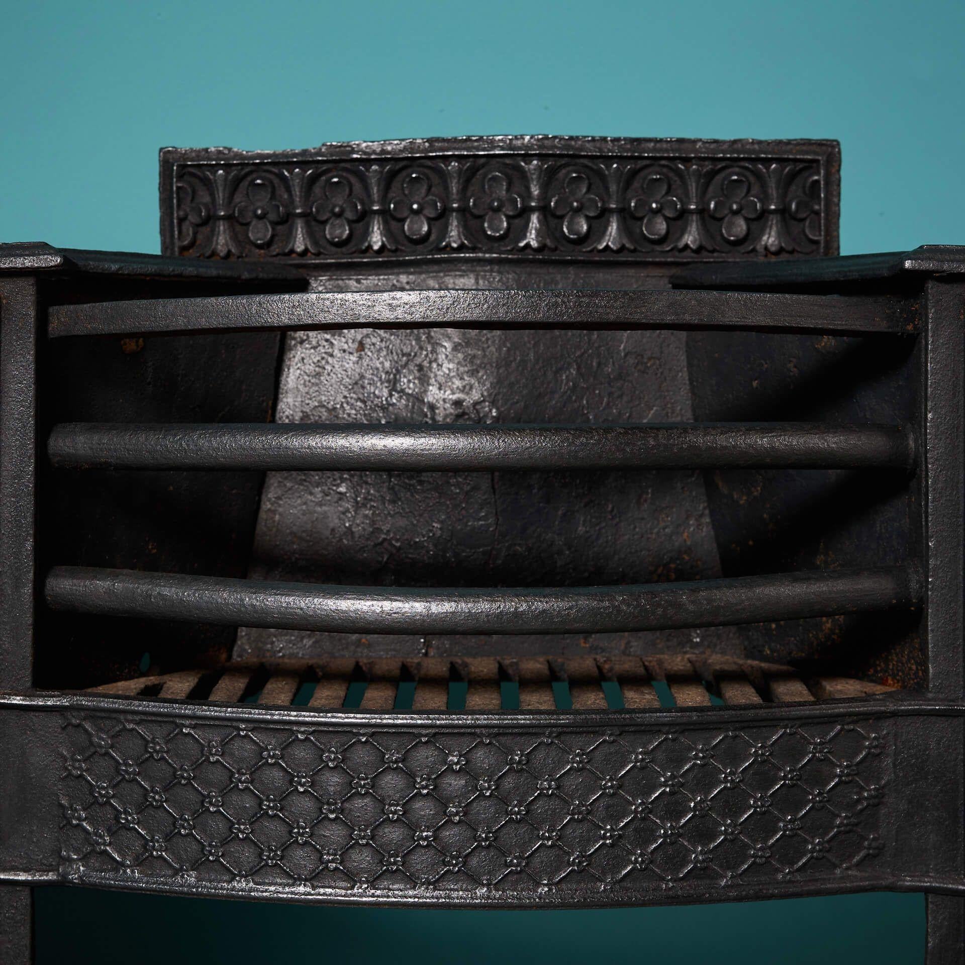 British Wide 18th Century Georgian Cast Iron Hob Grate For Sale