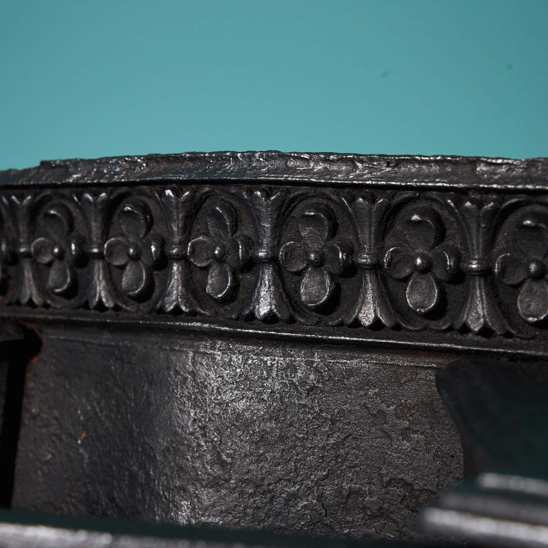 Wide 18th Century Georgian Cast Iron Hob Grate For Sale 1
