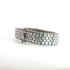 Bracelet large en or blanc 14K avec émeraudes et diamants ronds de 30 carats