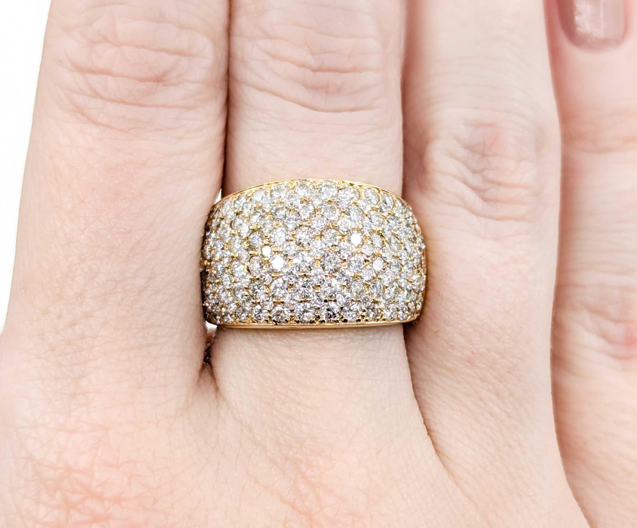 Breiter 3,00 Karat Diamant-Pavé-Ring aus 18 Karat Gelbgold mit Diamanten im Zustand „Hervorragend“ in Bloomington, MN