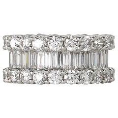 Breiter 8 Karat Baguette- und runder Diamanten Gold Eternityring