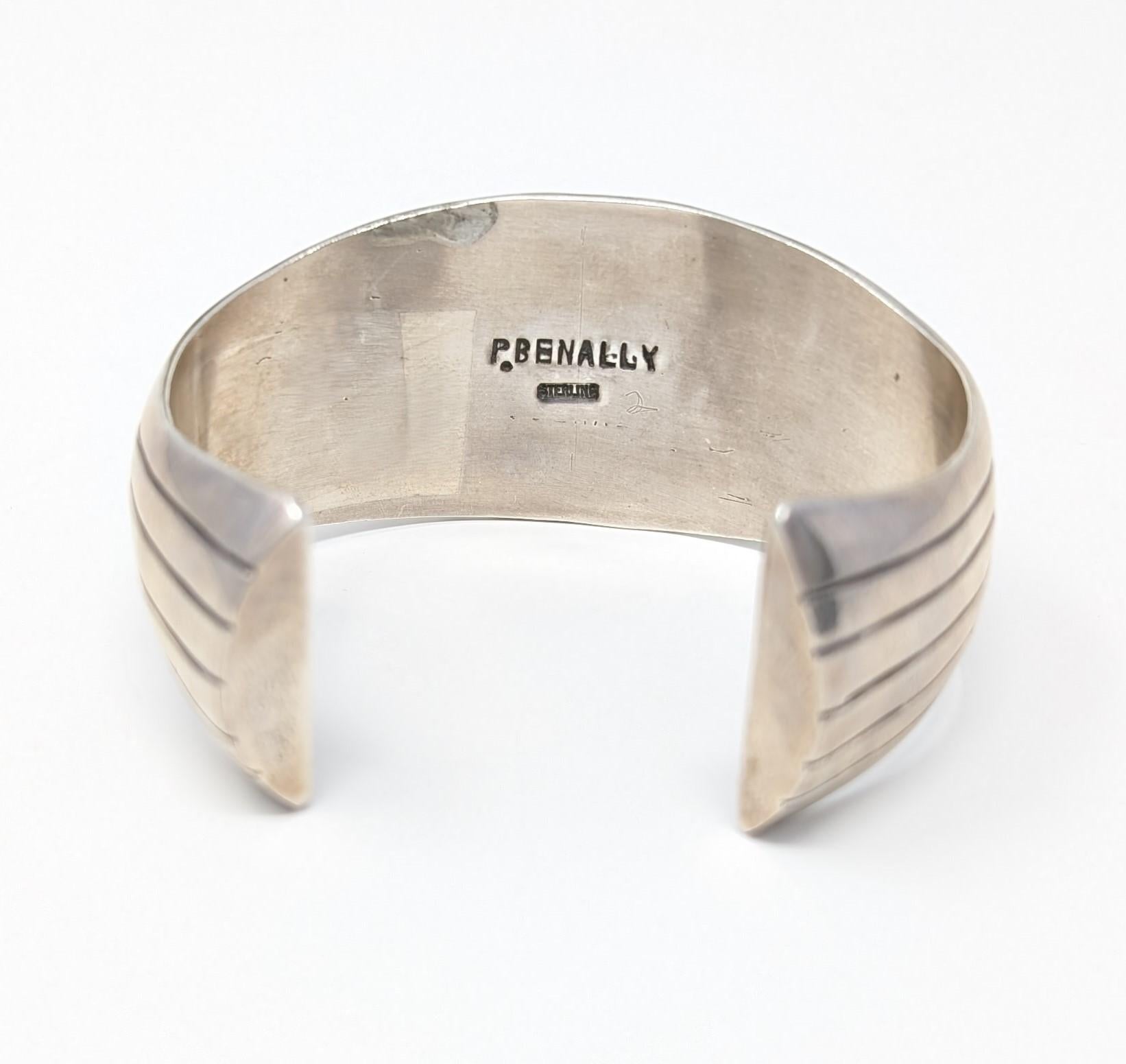 Breites 925 Sterlingsilber-Manschettenarmband Signiert P. Benally Koralle Schattenbox im Angebot 2
