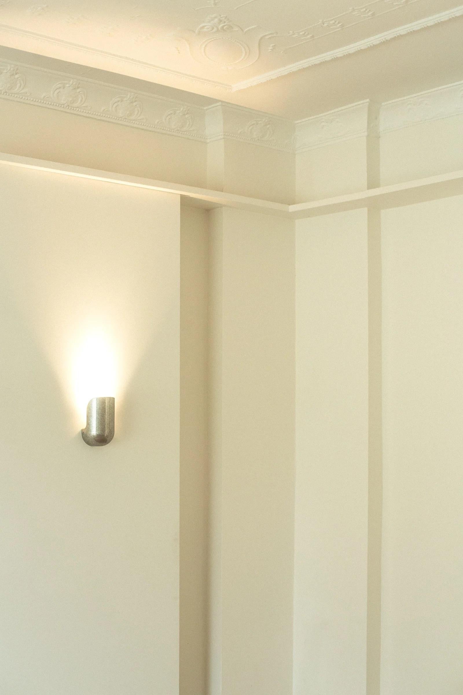 Aplique Contemporáneo Codo Ancho de Aluminio de Henry Wilson en Nuevo estado para la venta en Geneve, CH