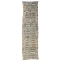 Tapis de couloir persan ancien Malayer large et long avec motif sur toute sa surface en gris foncé