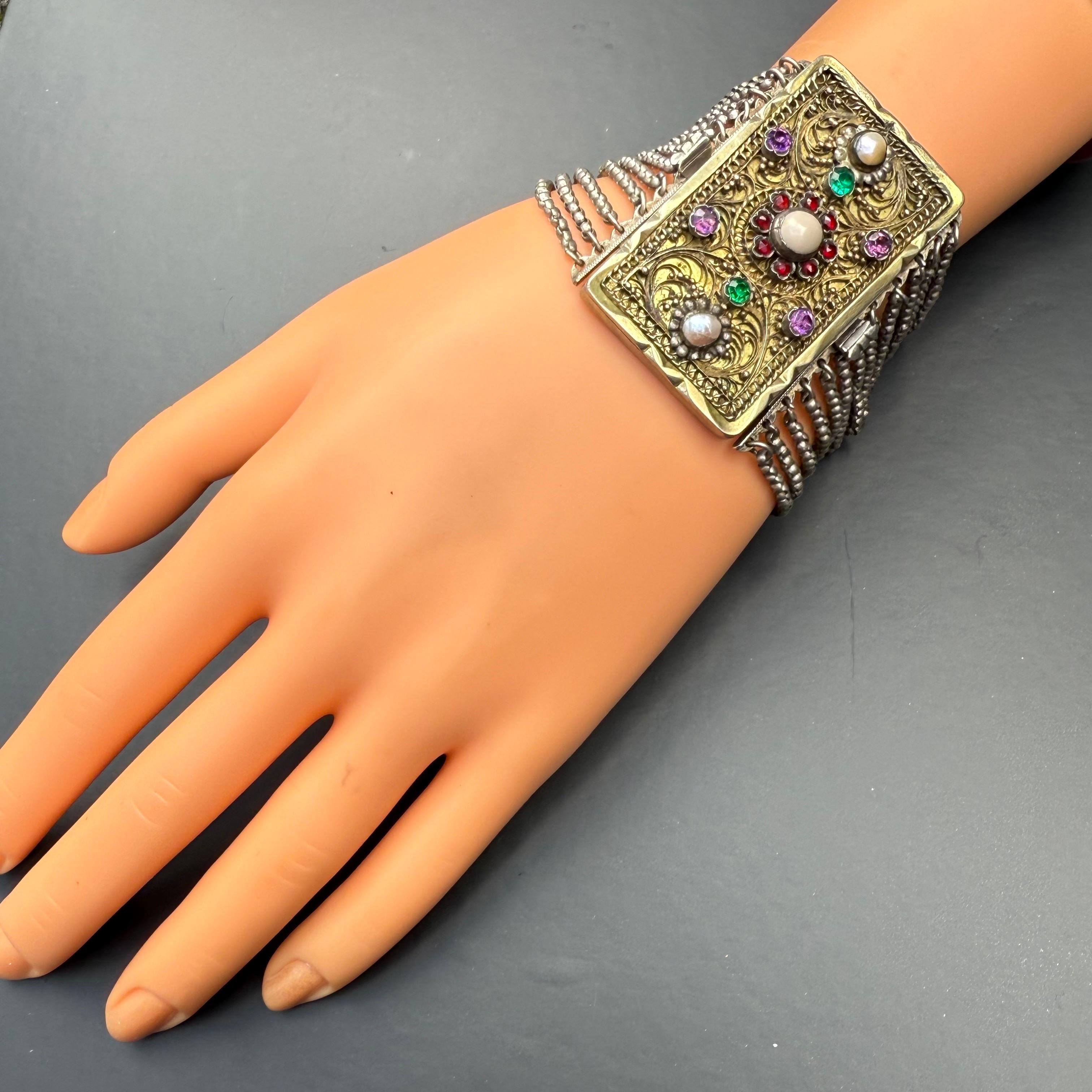Brazalete ancho antiguo de oro dorado y plata con pasta de perlas de imitación en venta 7