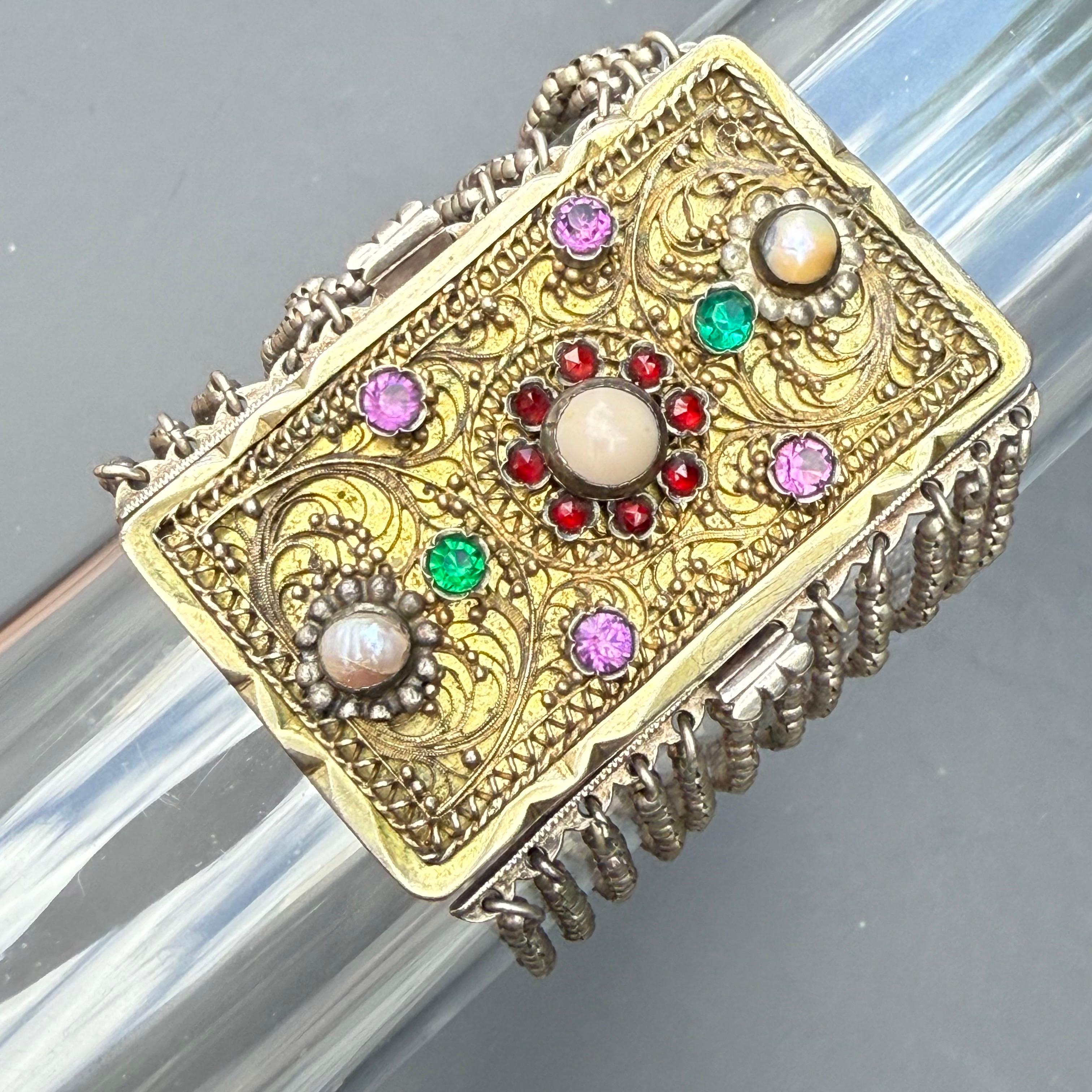 Brazalete ancho antiguo de oro dorado y plata con pasta de perlas de imitación Victoriano en venta