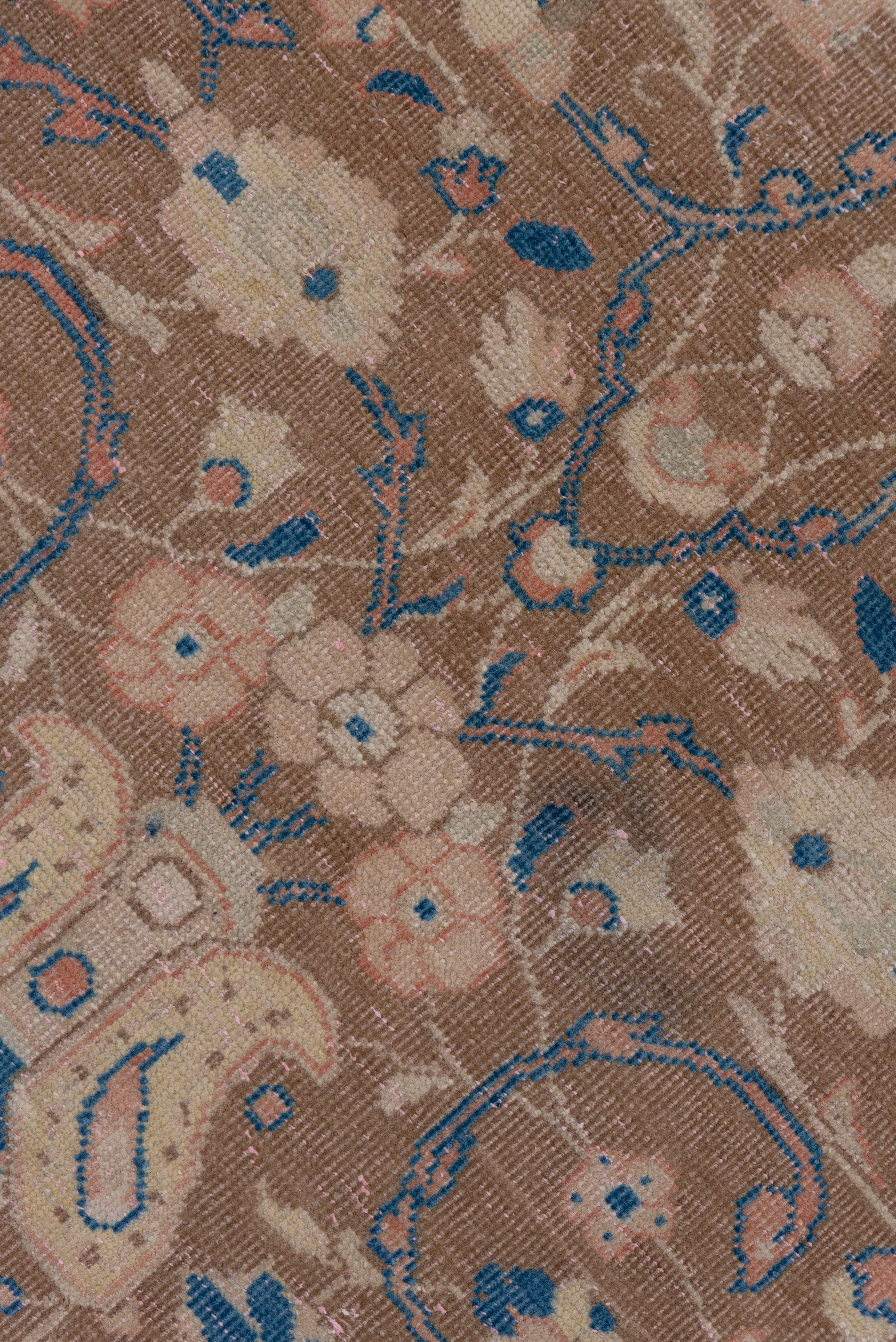 Annodato a mano Ampio runner antico in Oushak, marrone, rosa e blu, anni '30 circa in vendita