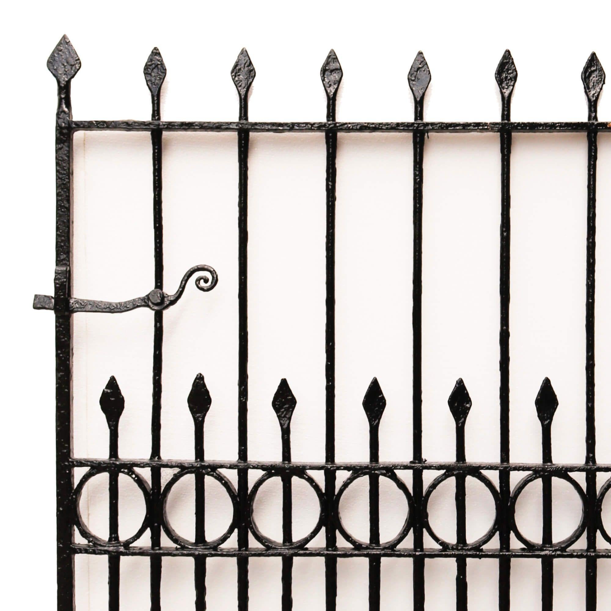 how wide should a garden gate be