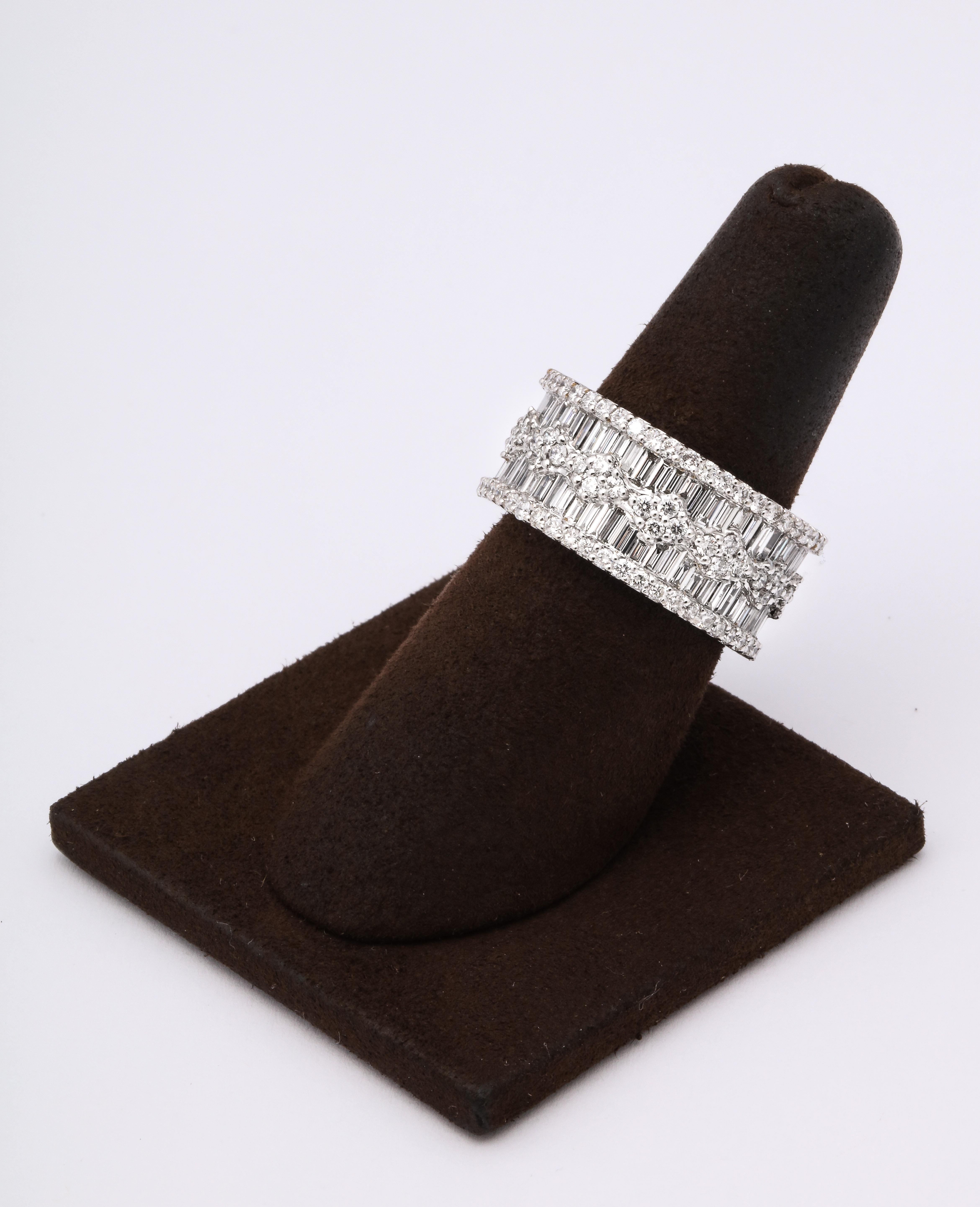 Rundes Baguetteschliff- und Diamantband für Damen oder Herren im Angebot