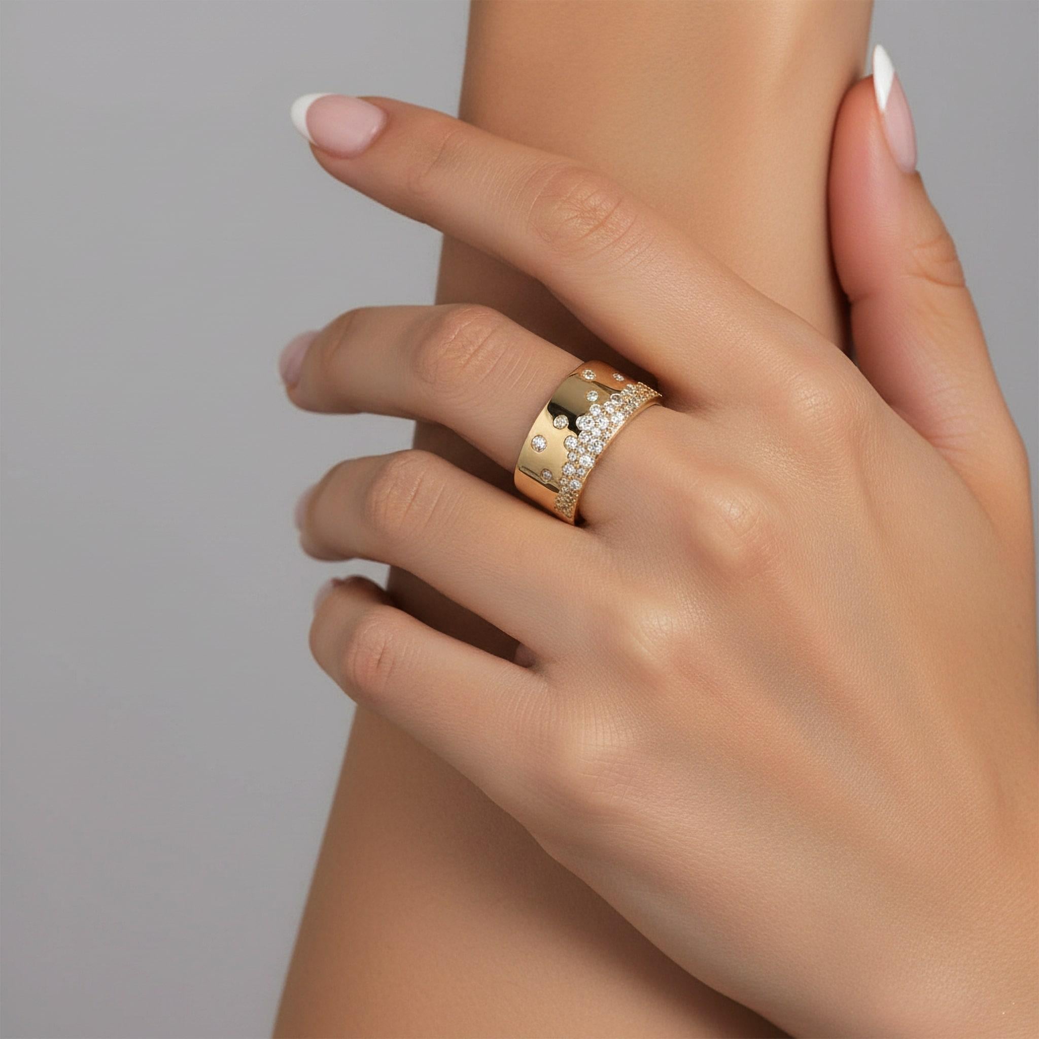 in vendita:  Anello a fascia larga in oro giallo 14K (o 18k su richiesta) con diamanti sparsi 2