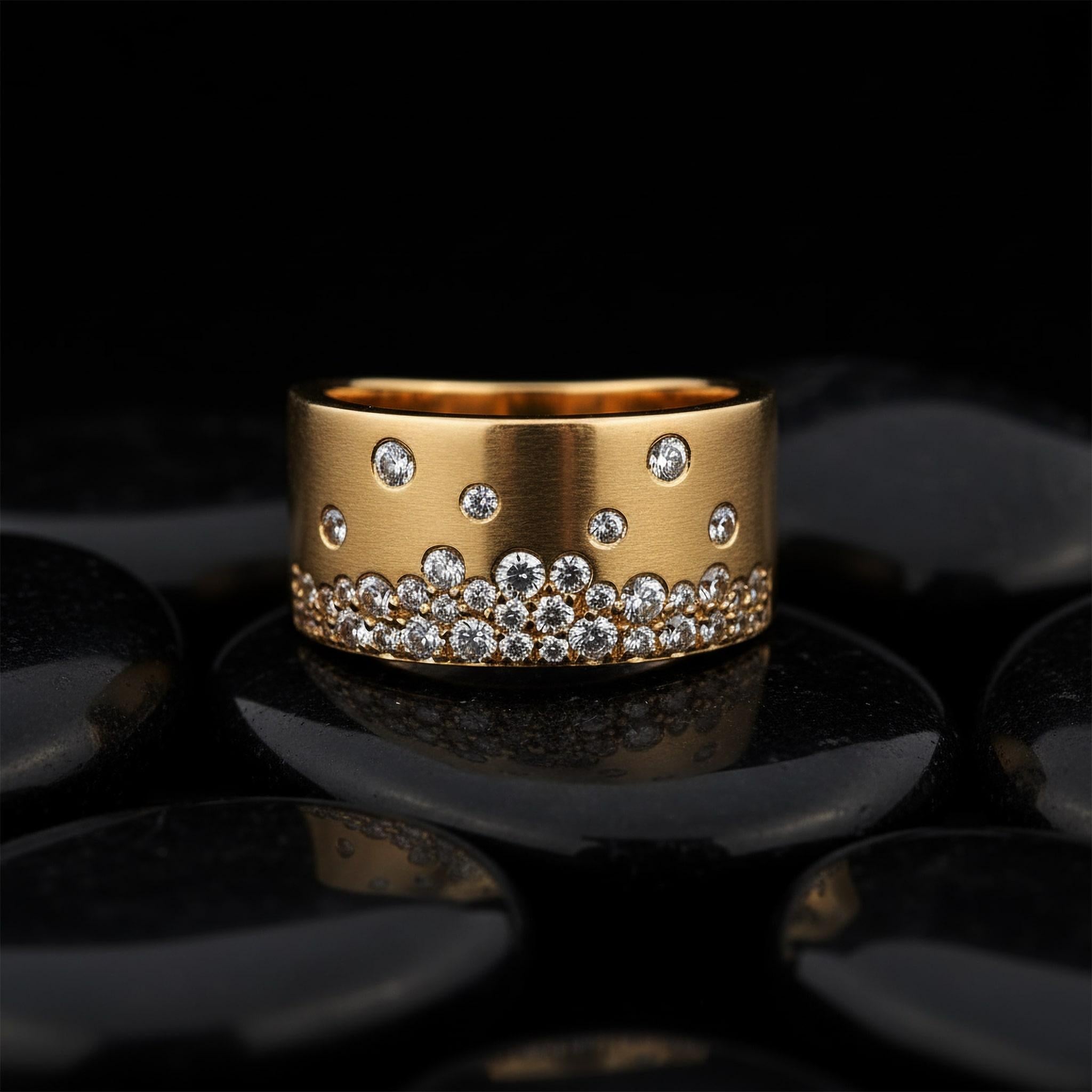 in vendita:  Anello a fascia larga in oro giallo 14K (o 18k su richiesta) con diamanti sparsi 3