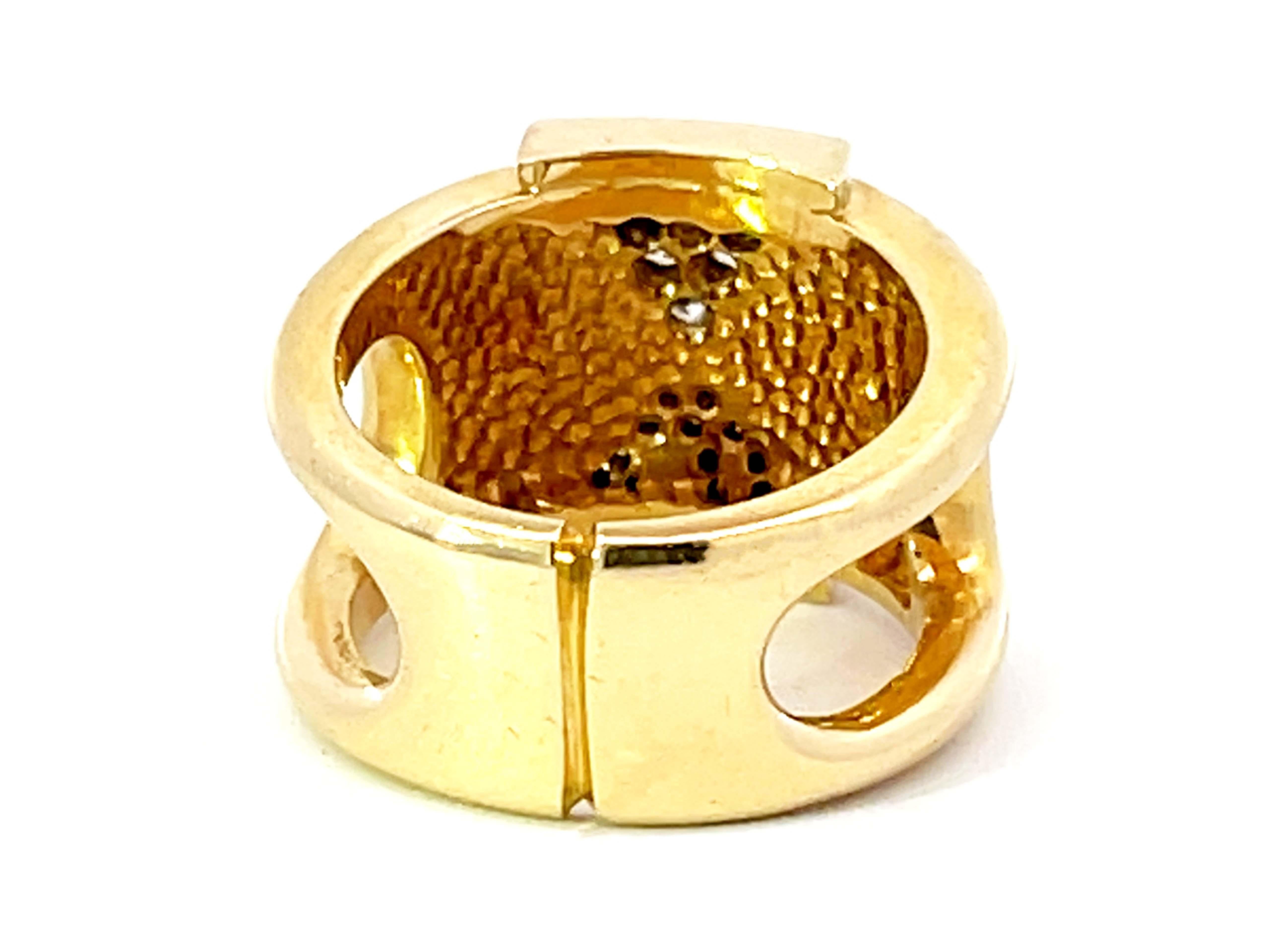 Breiter Band-Diamantring mit ausgeschnittenen Schultern aus 18k Gelbgold im Angebot 1