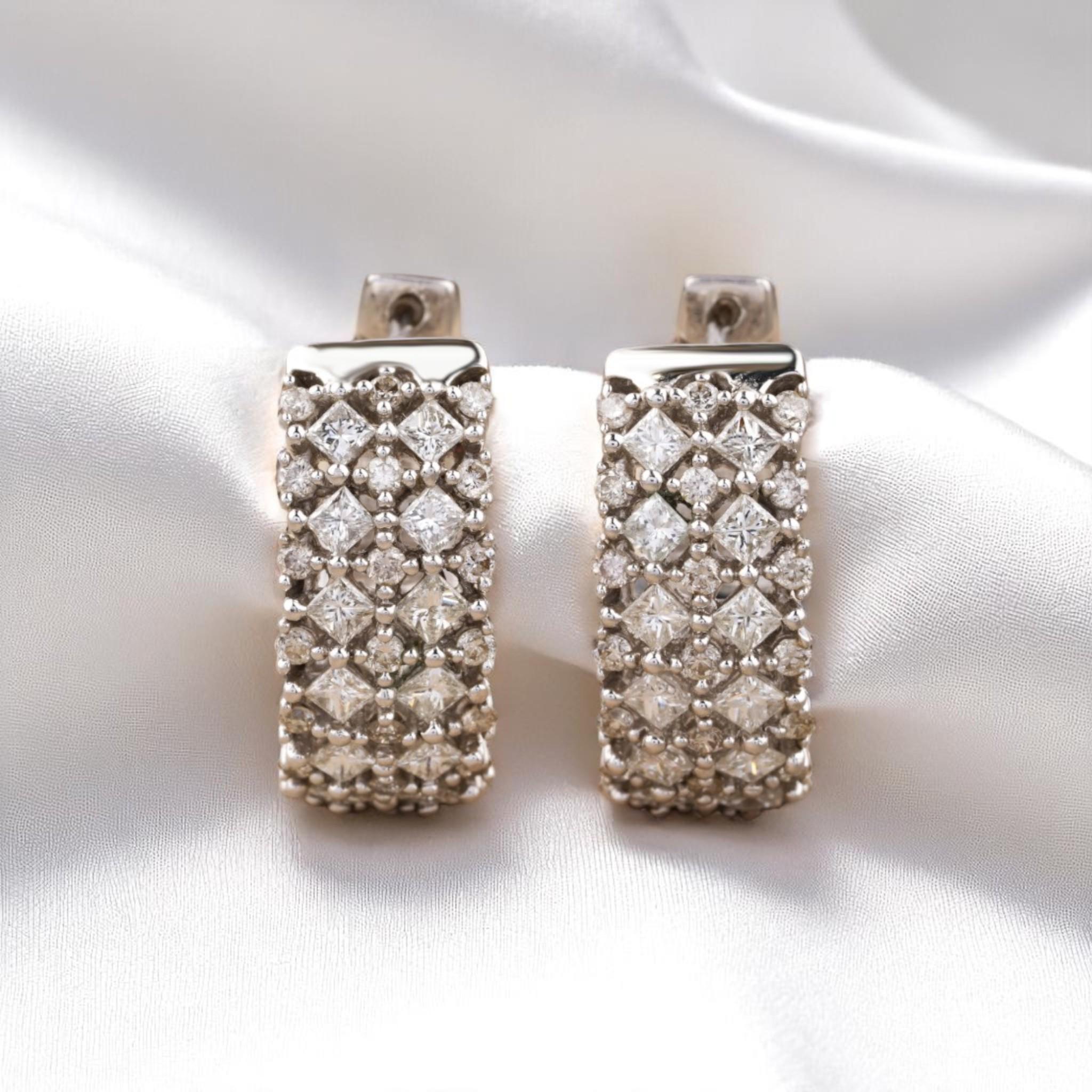 Taglio rotondo Orecchini a fascia larga con diamante Huggie in oro massiccio 14k (certificati) in vendita