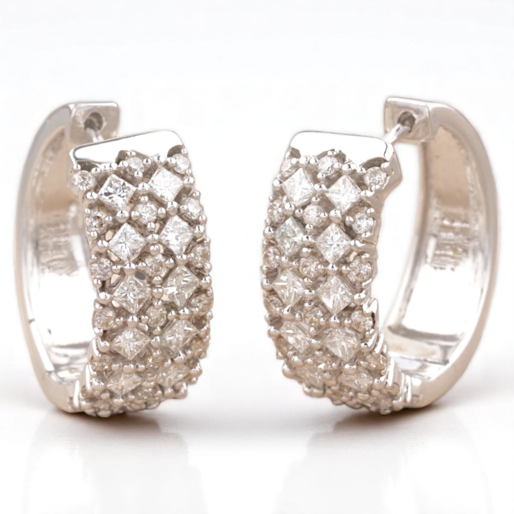 Orecchini a fascia larga con diamante Huggie in oro massiccio 14k (certificati) In condizioni Nuovo in vendita a New Delhi, DL