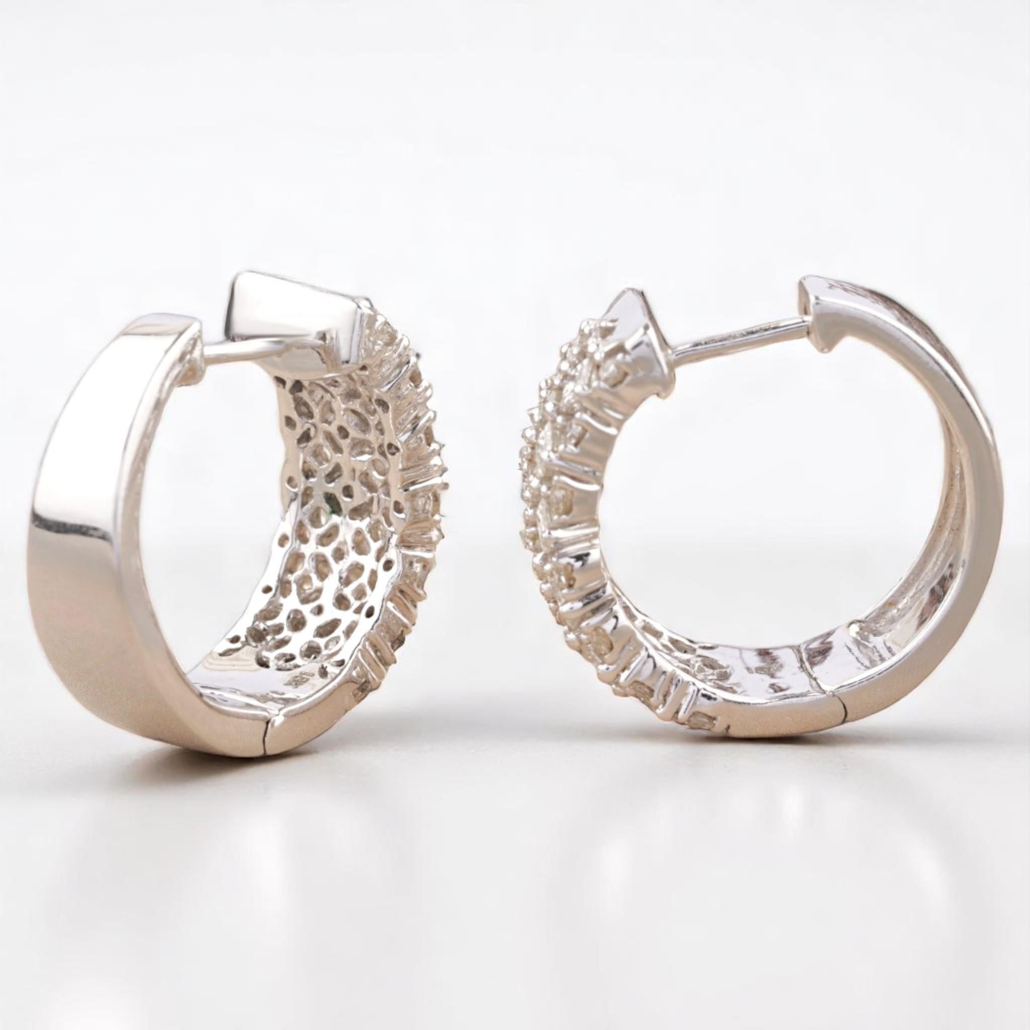 Orecchini a fascia larga con diamante Huggie in oro massiccio 14k (certificati) in vendita 1