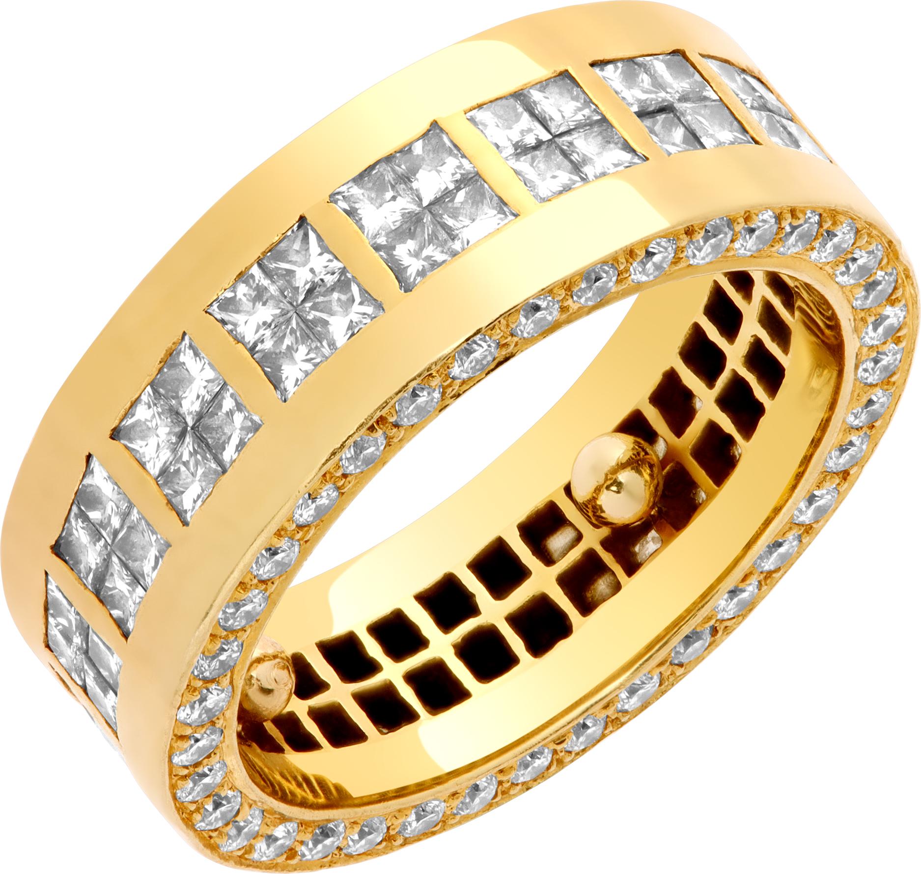 Large bande en or jaune 18 carats avec environ 2,16 carats de diamants Excellent état - En vente à Surfside, FL