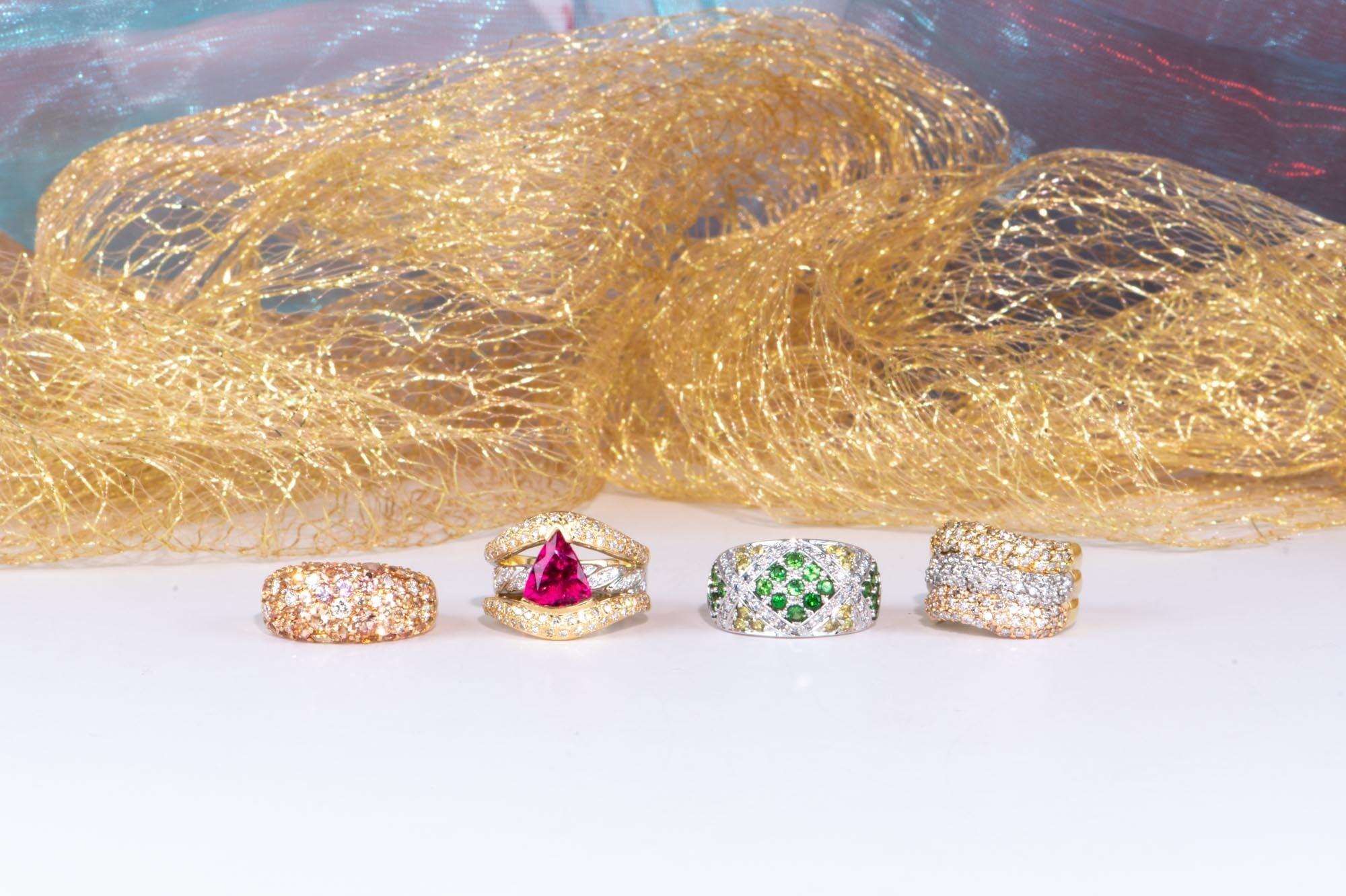 Anillo de oro de 18 quilates con diamantes tricolores y pavé Platino 2 ct Diamantes Declaración en venta 7