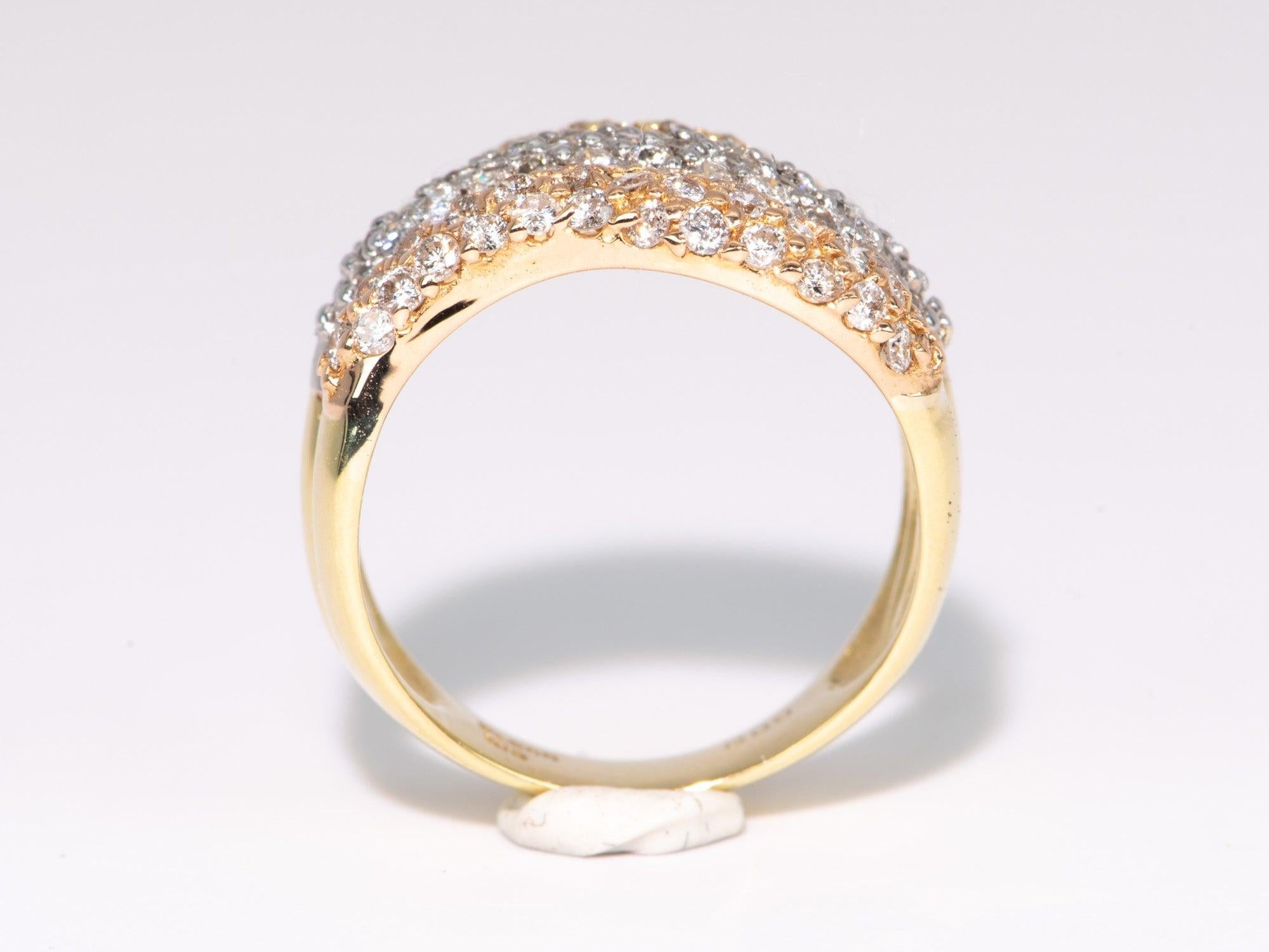 Femenino o masculino Anillo de oro de 18 quilates con diamantes tricolores y pavé Platino 2 ct Diamantes Declaración en venta
