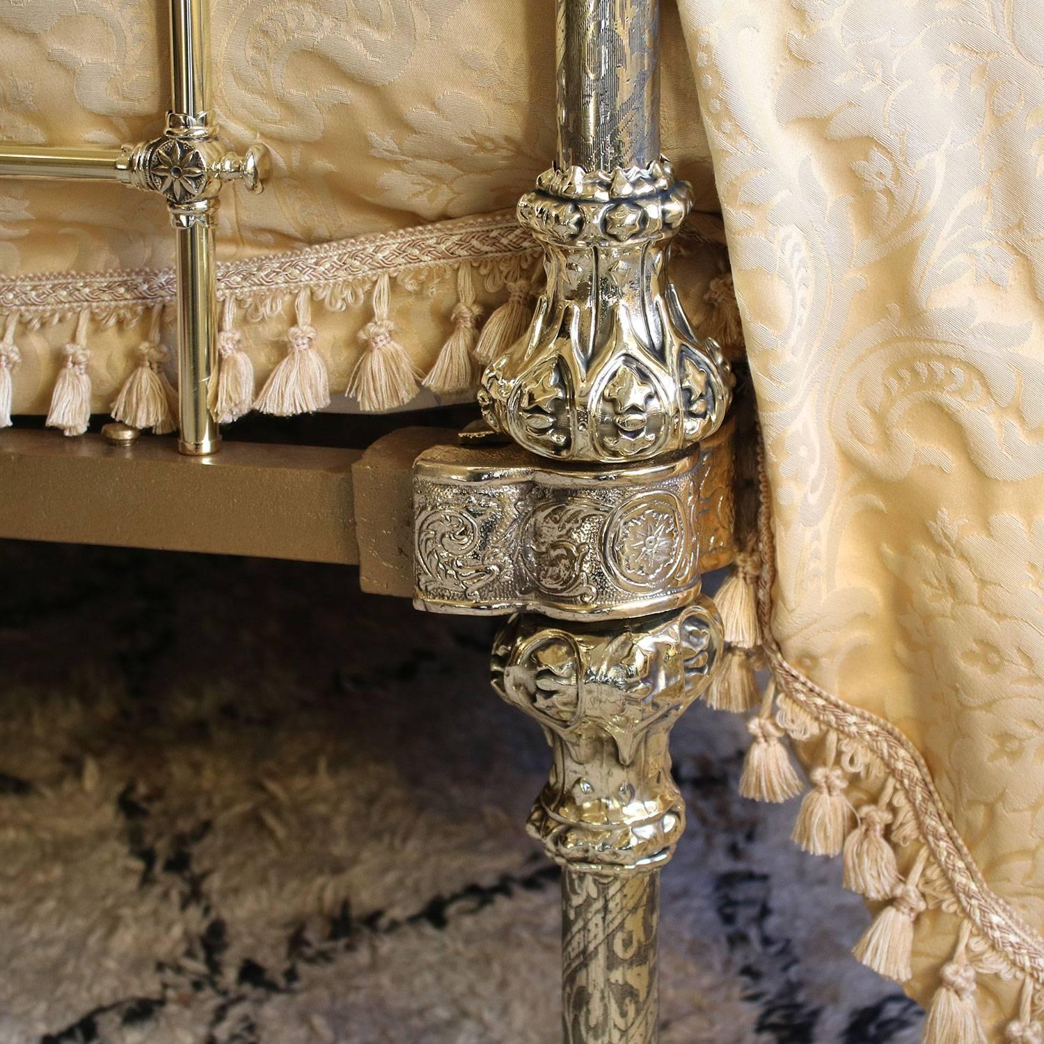 19th Century Wide Brass Four Poster Bed with Song Bird Castings and Crown, M4P25