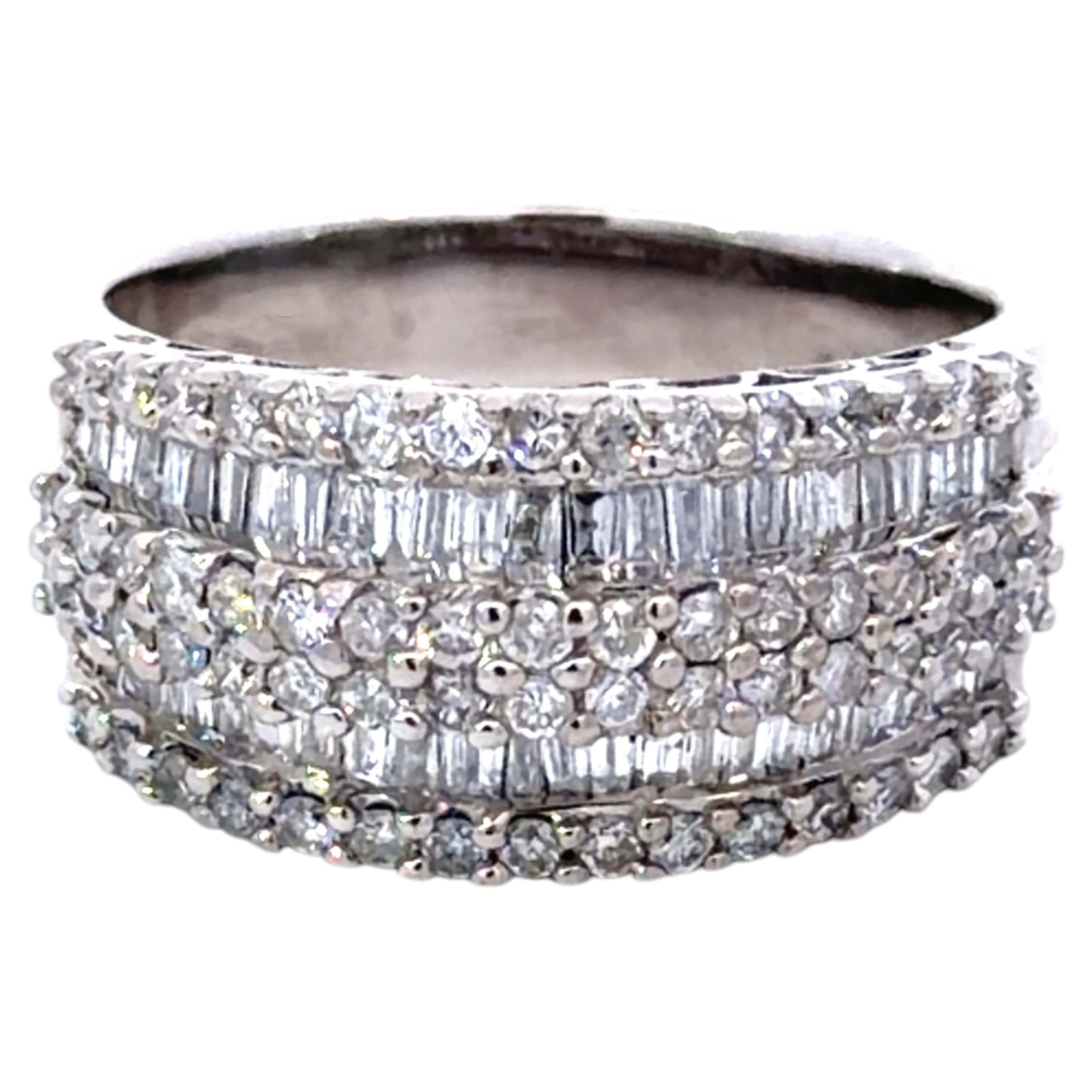 Breiter Brillant- und Baguette-Diamantbandring 14K Weißgold