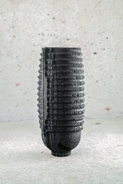 Jarrón ancho de haya quemada de Daniel Elkayam