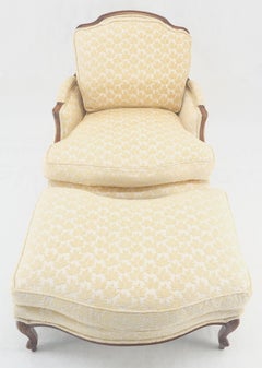 Ampia poltrona francese con struttura in noce intagliato e chaise ottomana abbinata Super pulita