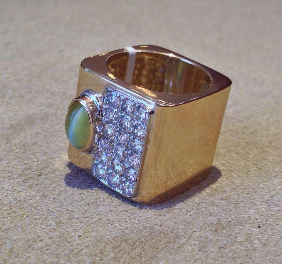 Wide Cat's Eye Chrysoberyl and Diamond Ring in 14K Yellow Gold In Excellent Condition For Sale In La Jolla, CA