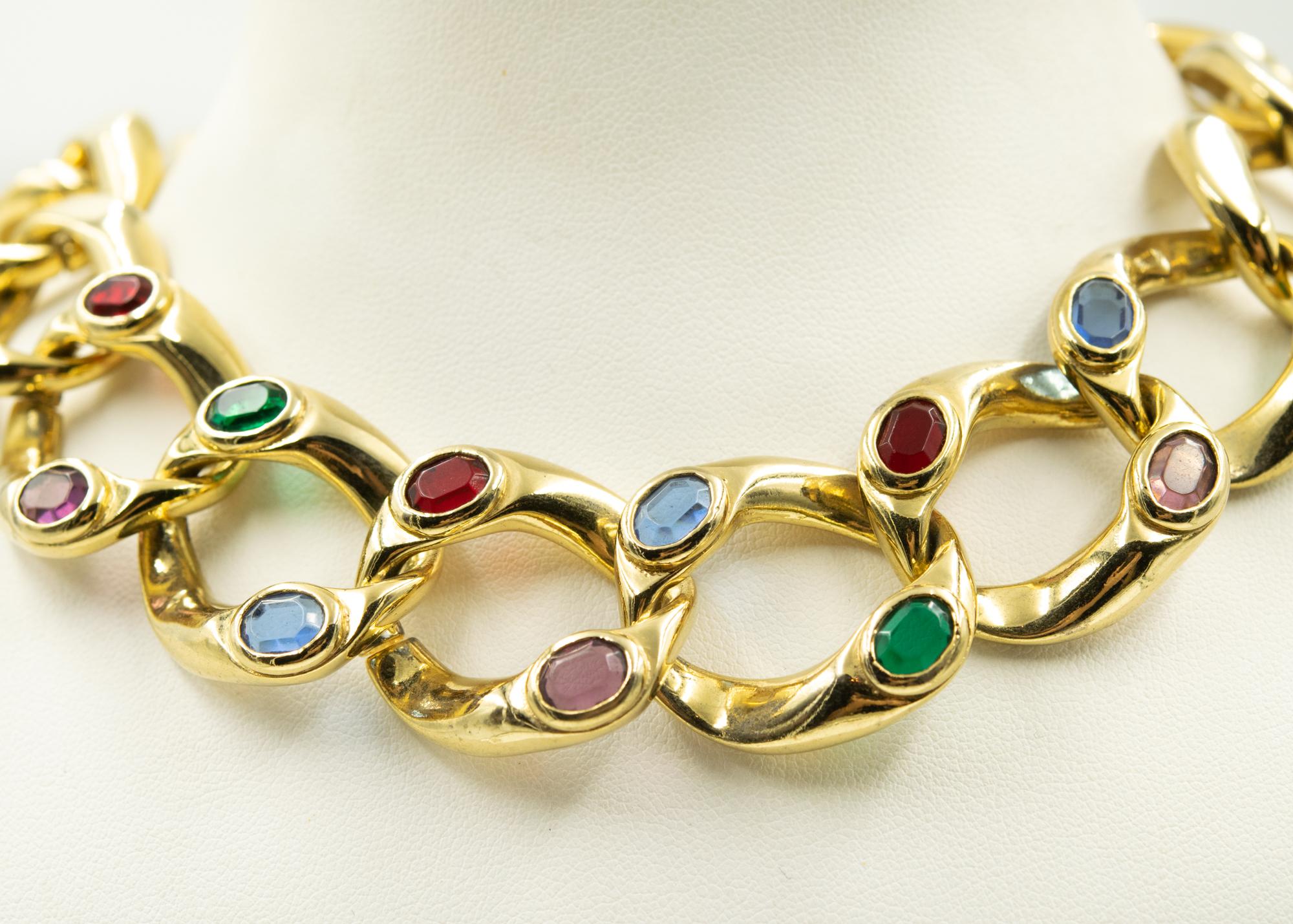 Collana a maglie larghe A Link in oro con cristalli colorati in vendita 1