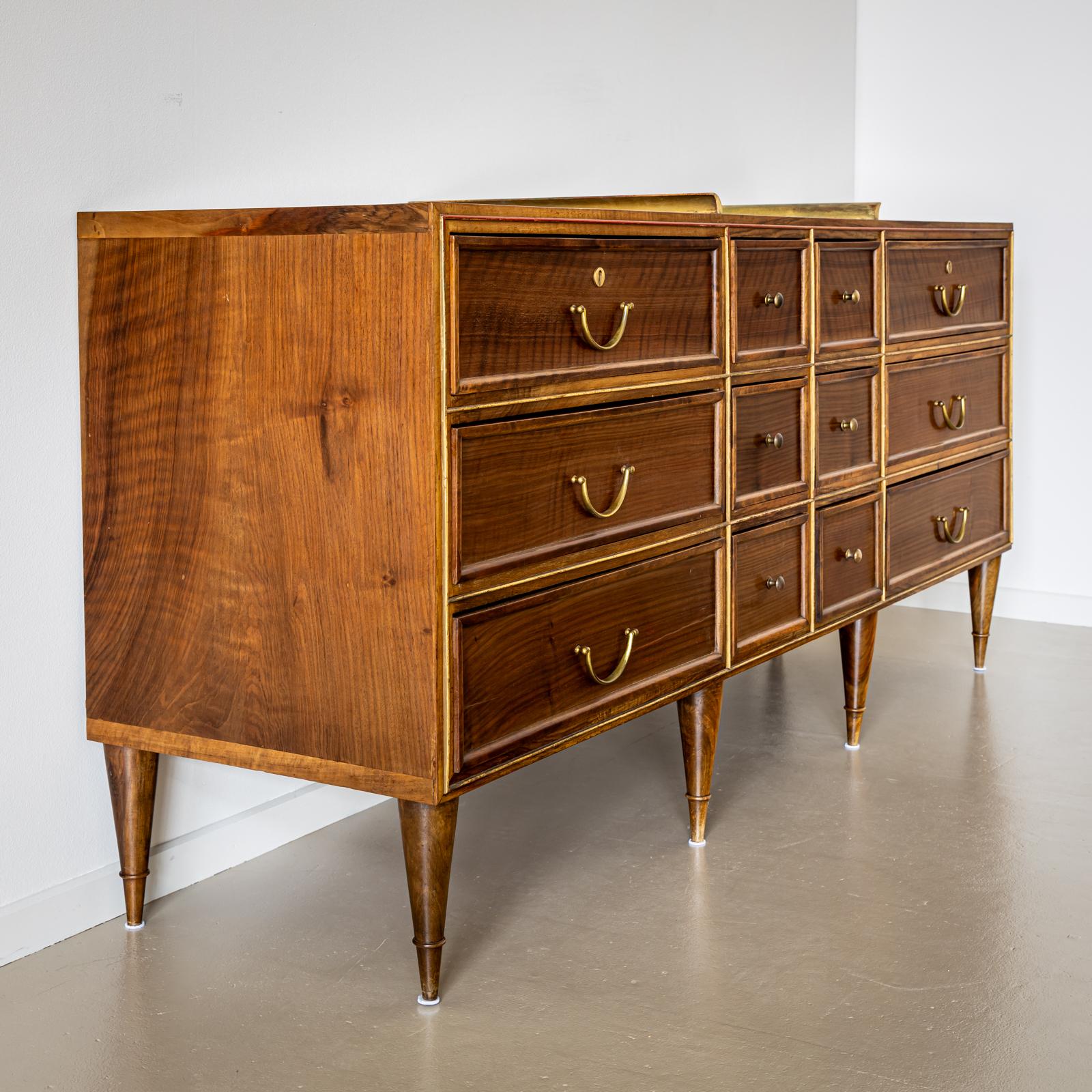 Wide chest of drawers, Italy 1960s In Good Condition For Sale In New York, NY