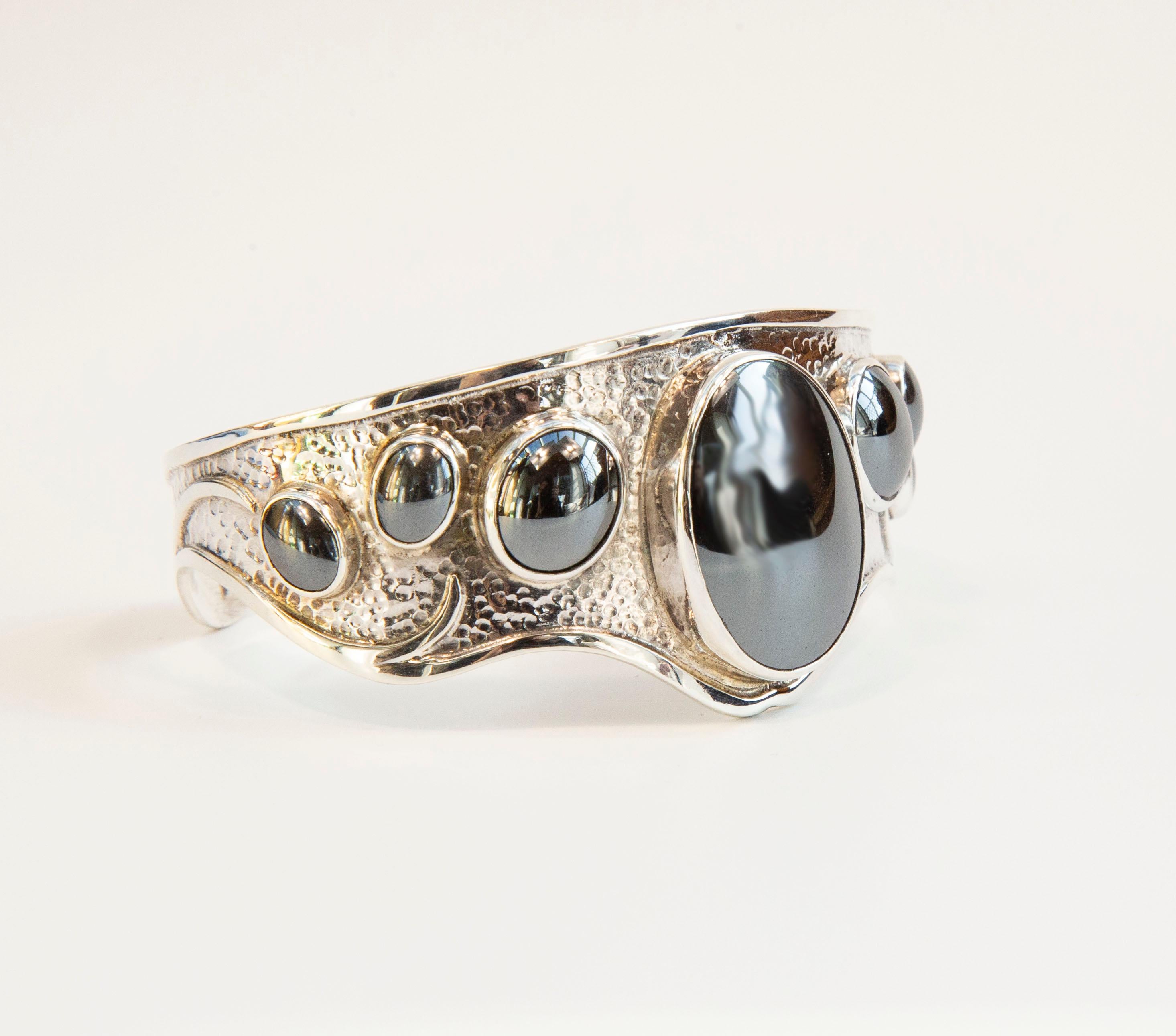 Wide Contoured Sterling Silver Hammered Cuff  Bracelet with Oval Hematite Caboch For Sale 6