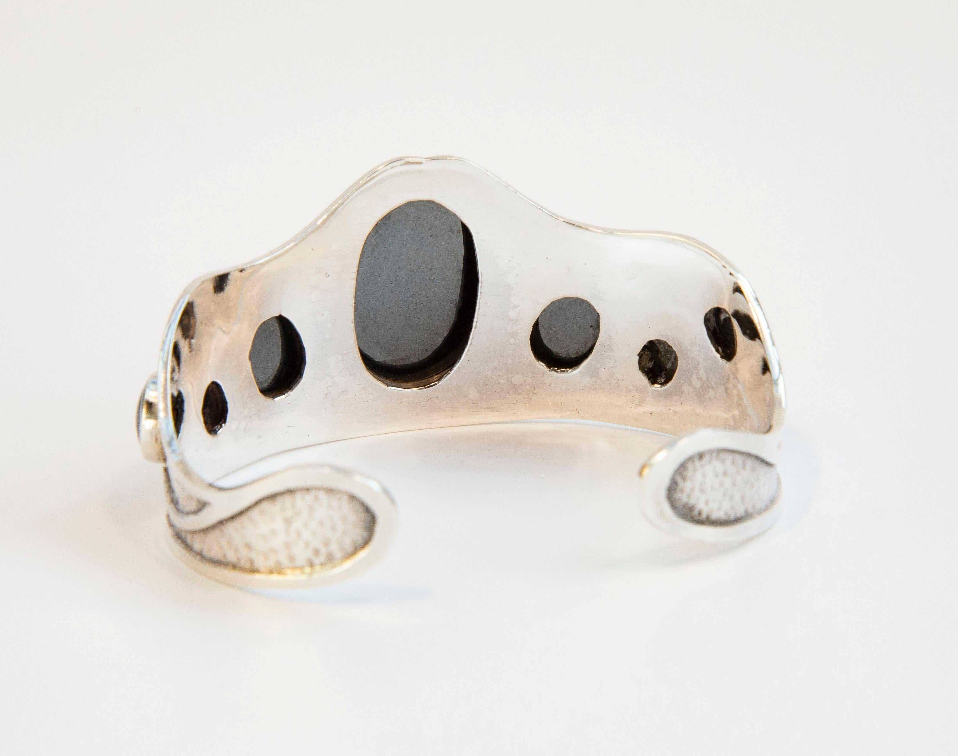Wide Contoured Sterling Silver Hammered Cuff  Bracelet with Oval Hematite Caboch For Sale 2