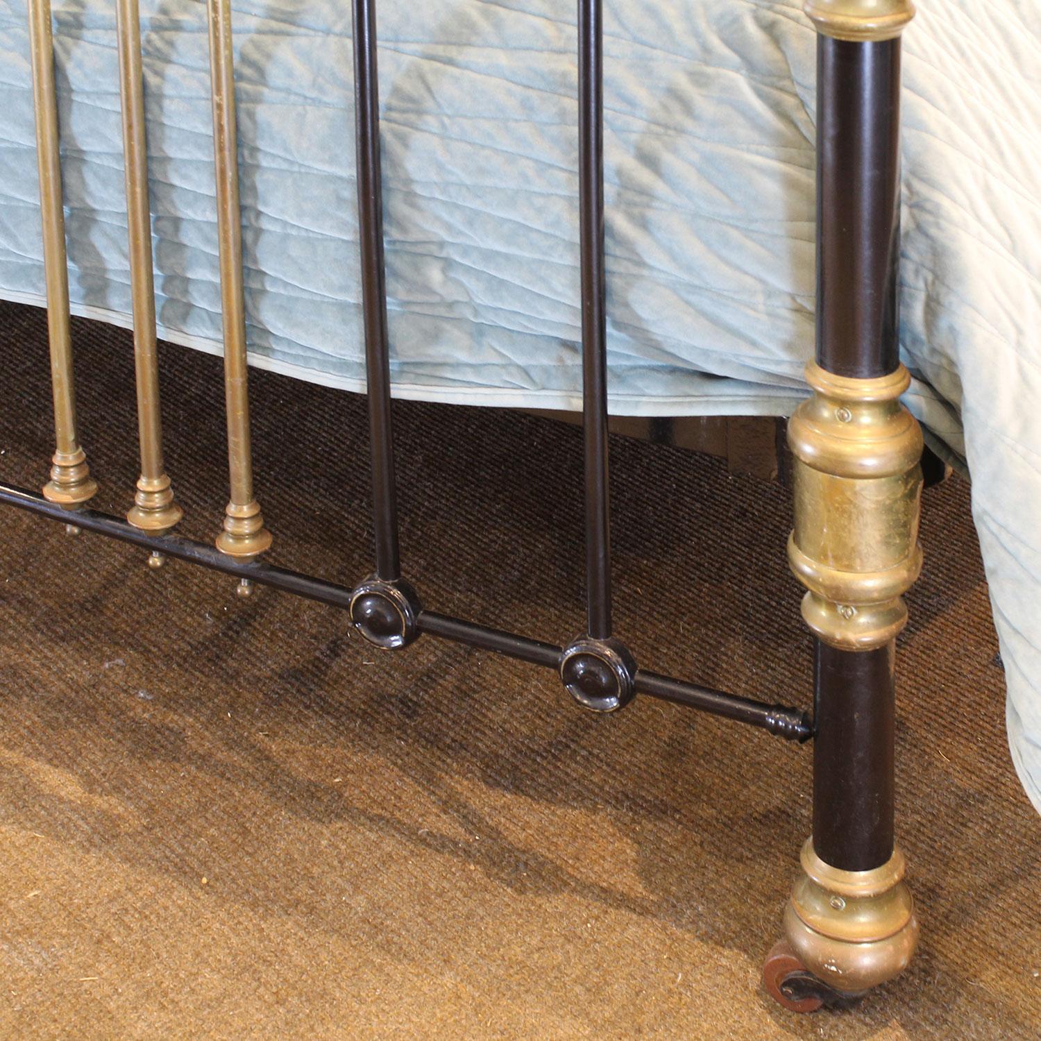 Wide Decorative Brass and Iron Victorian Bed in Black, MSK75 In Good Condition In Wrexham, GB