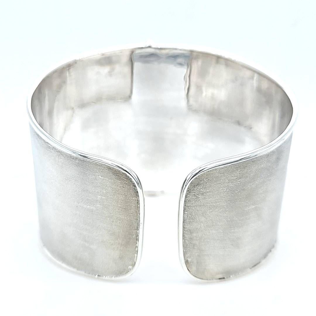 Manchette large en or jaune 14 carats ornée de diamants Unisexe en vente