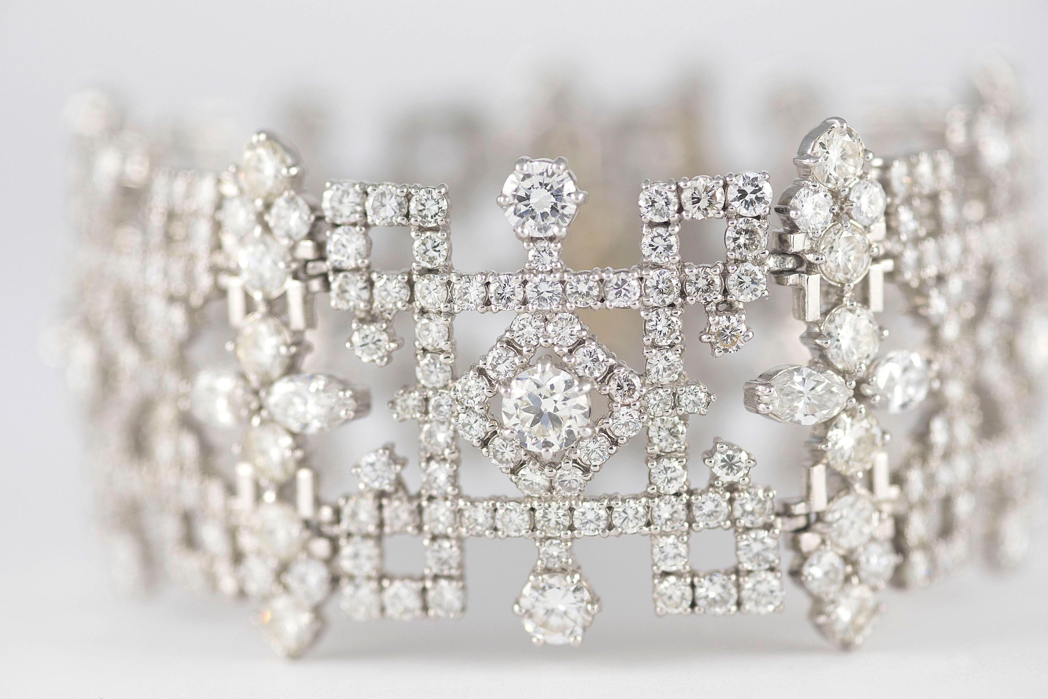 Contemporary Wide Diamond and Platinum Art Deco Style Link Bracelet  For Sale