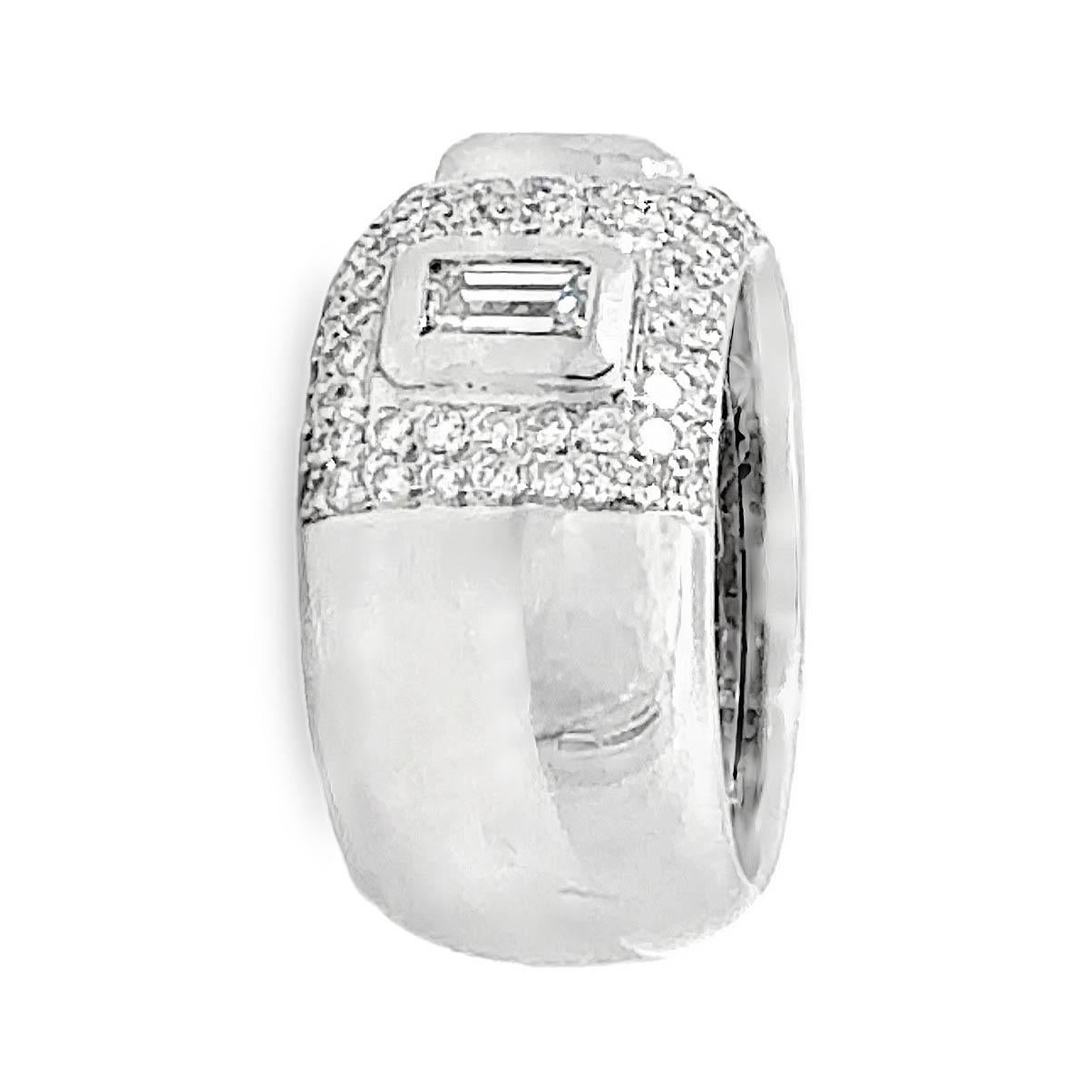Bandring mit breitem Baguette-Diamant im Zustand „Neu“ im Angebot in Beverly Hills, CA