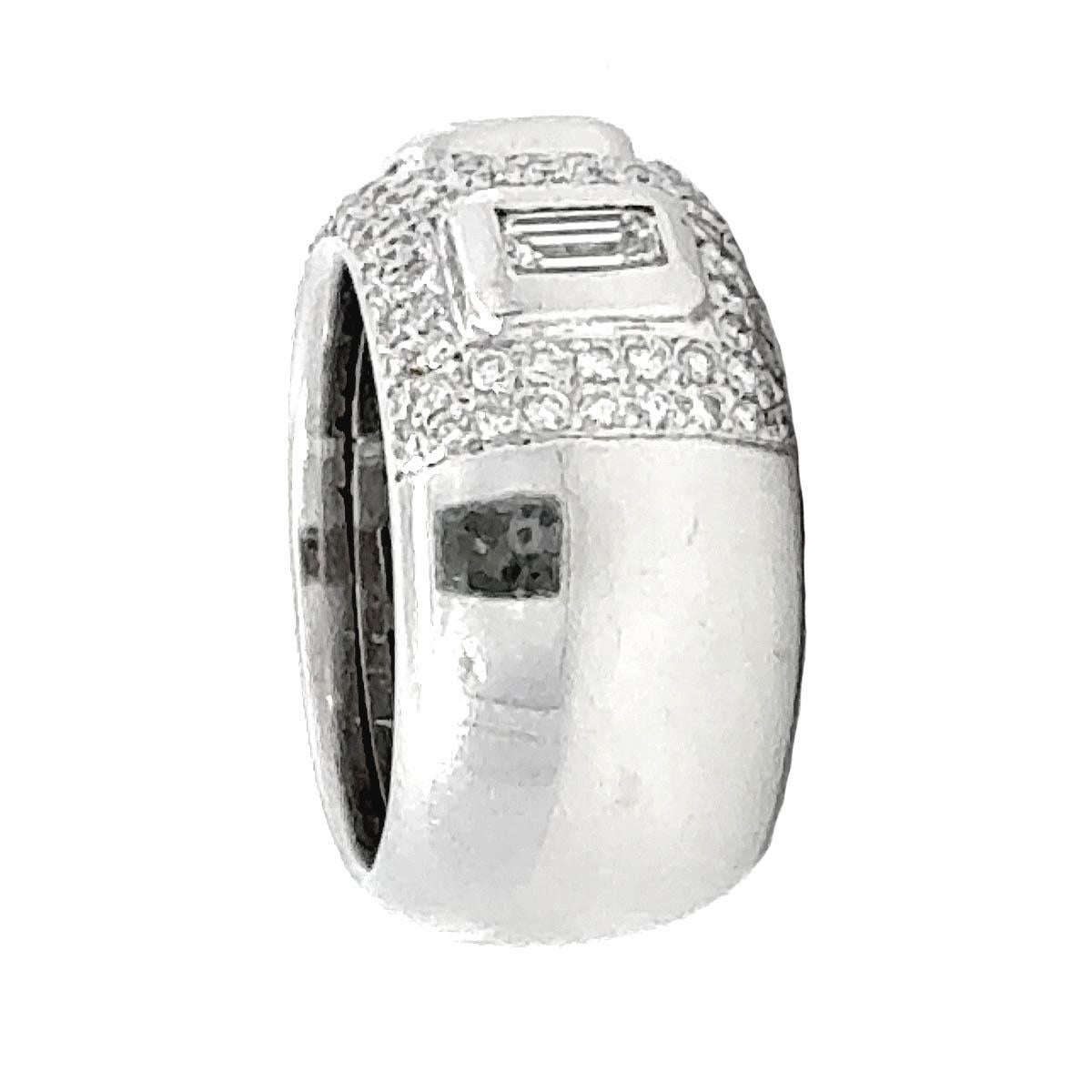 Bandring mit breitem Baguette-Diamant im Angebot 3