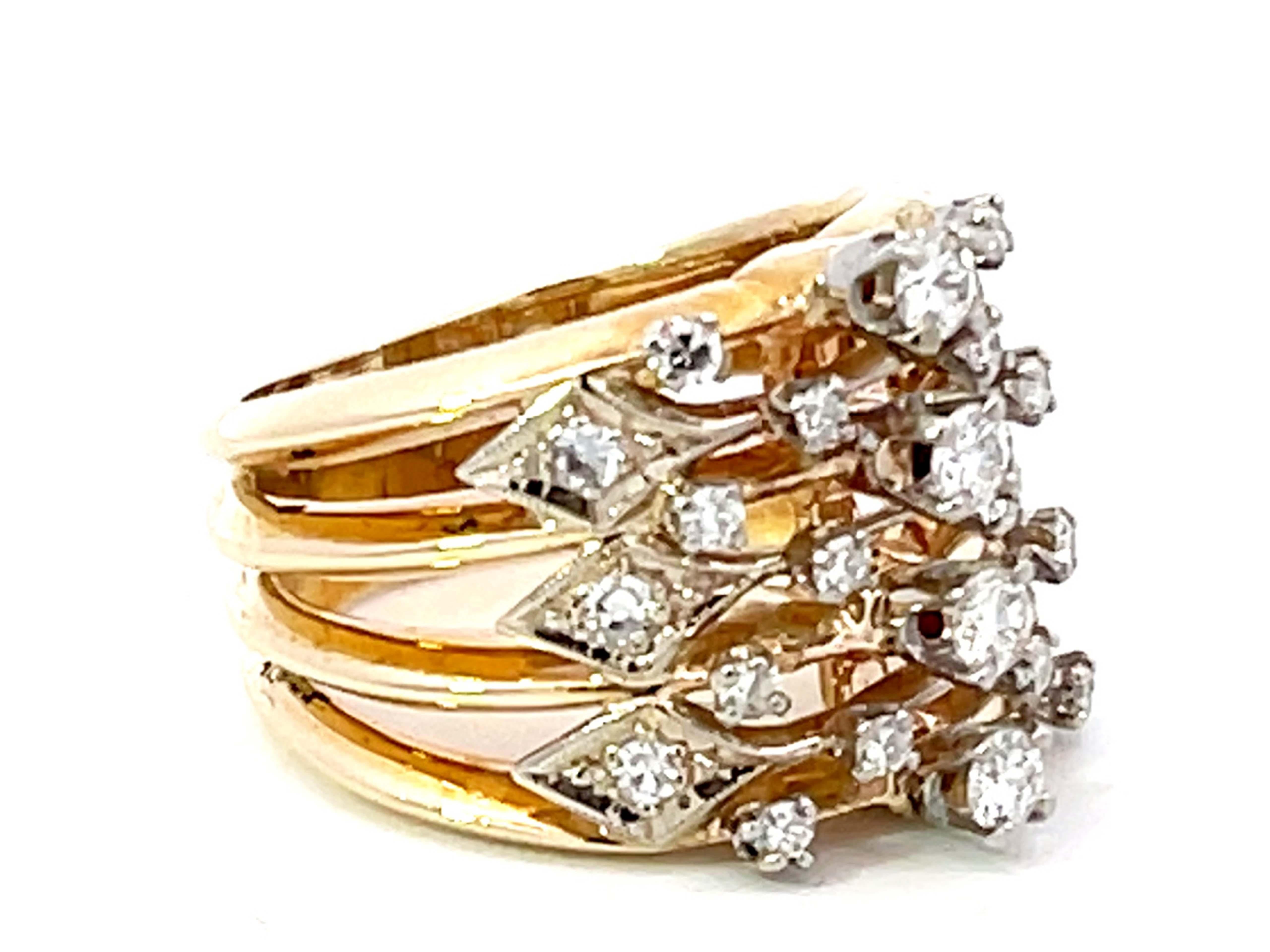 Moderne Bague en or jaune 14 carats à large bande de diamants et à motifs découpés en vente