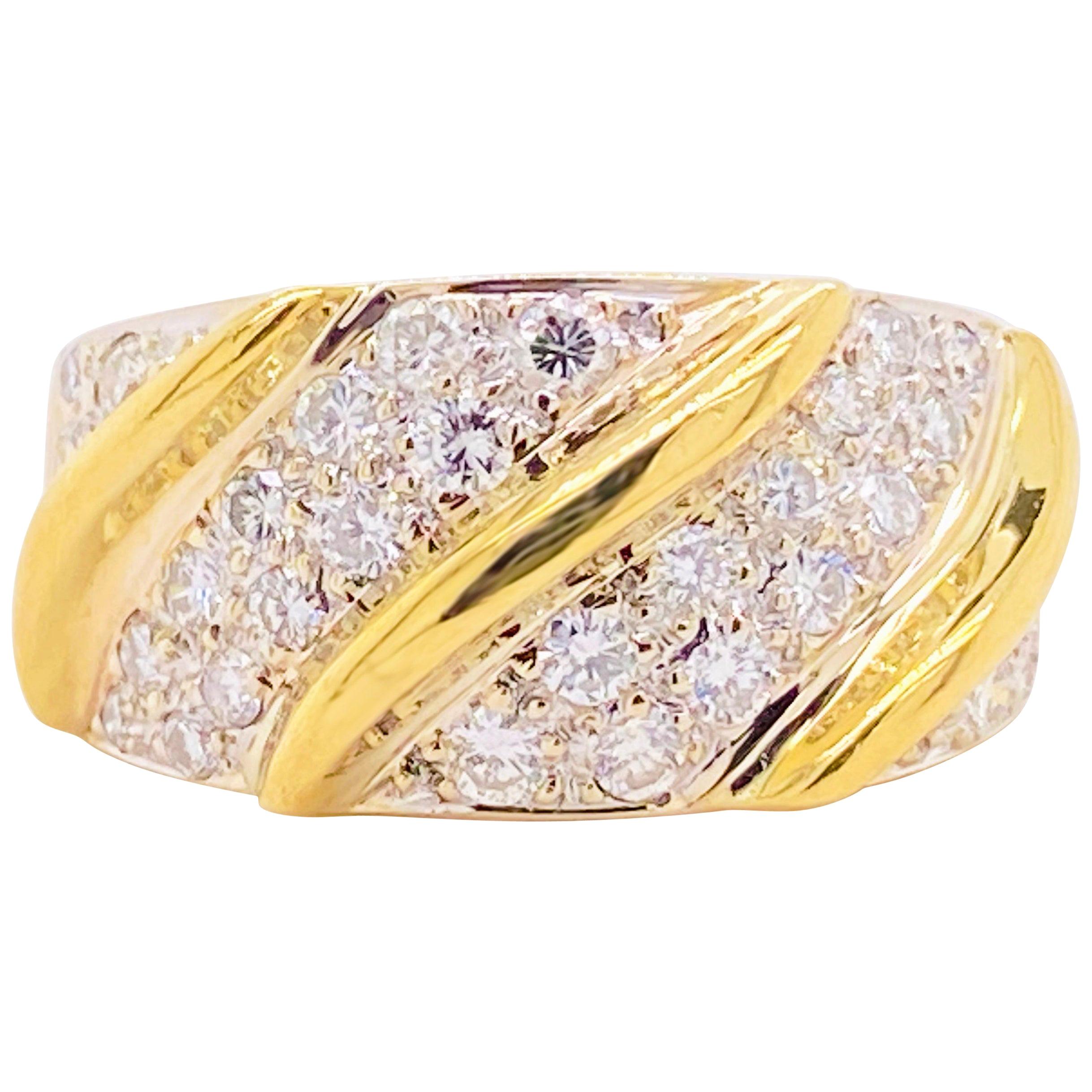 En vente :  Large anneau torsadé en or jaune avec diamants pavés, anneau bombé