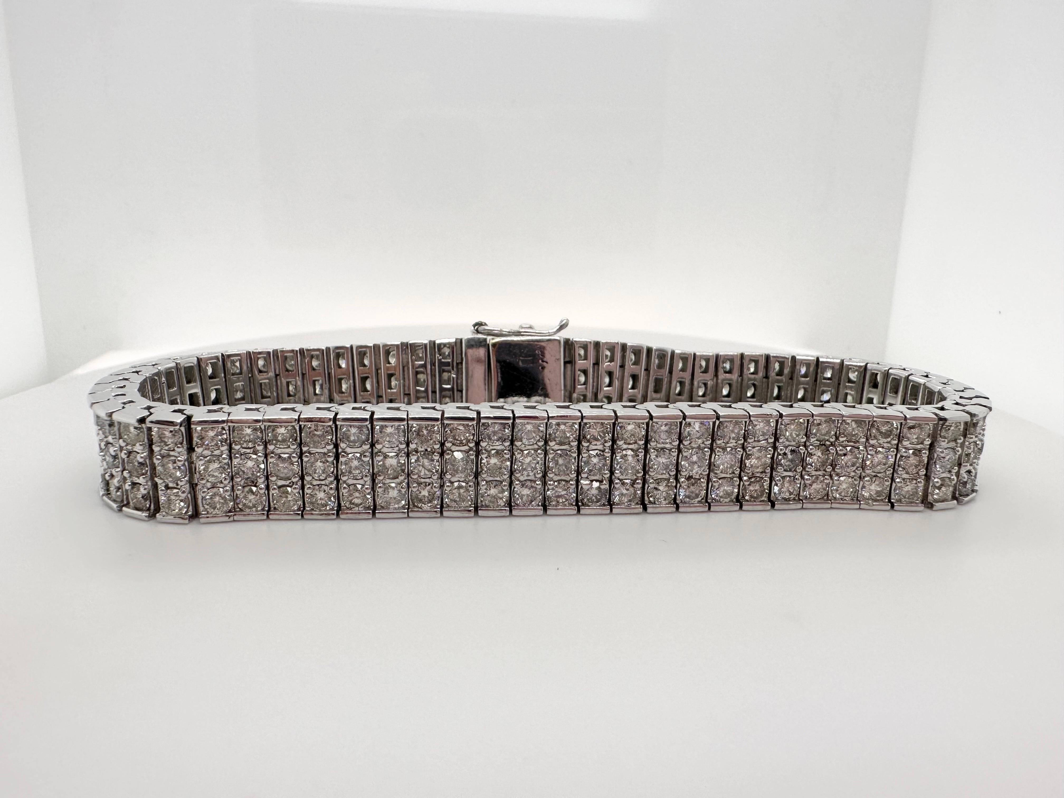 Taille ronde Bracelet tennis large en diamants 11,50 carats 9 pouces en vente