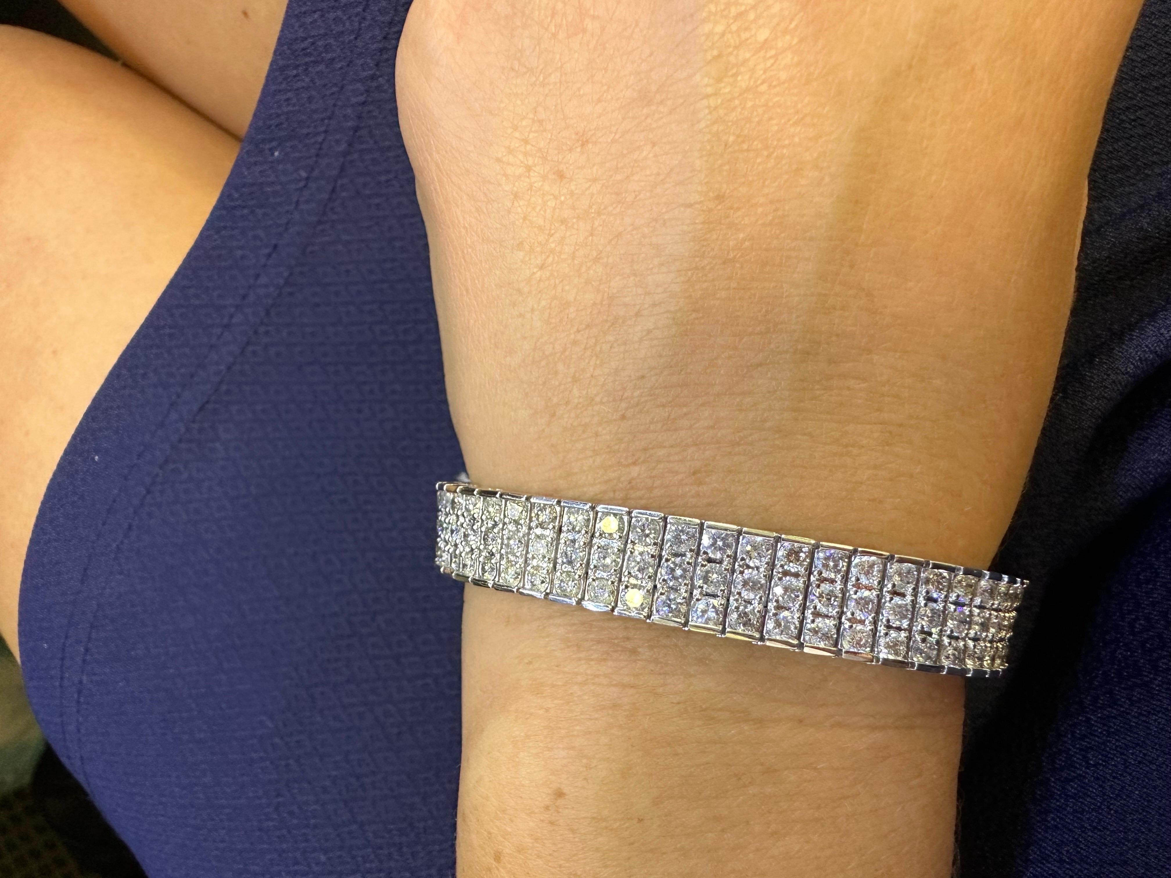 Bracelet tennis large en diamants 11,50 carats 9 pouces en vente 4