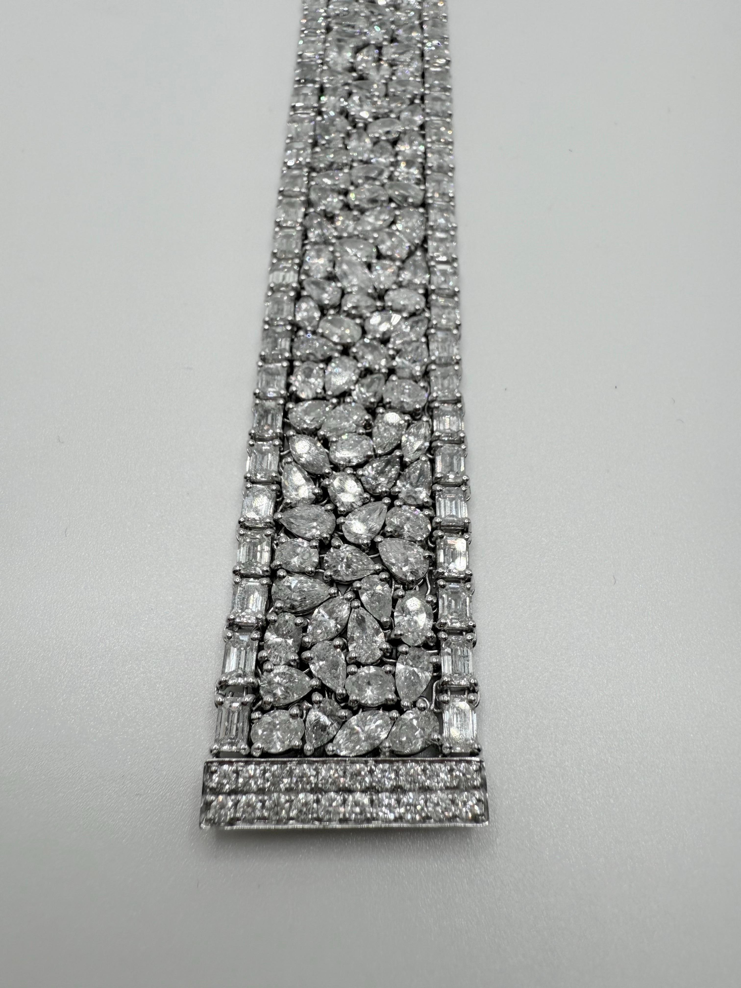 wide diamond bracelet In New Condition For Sale In Los Angeles, CA
